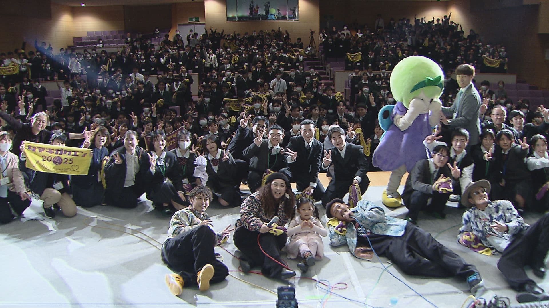 全校集会と思ったら・・・長崎玉成高校で卒業式前にサプライズライブ　