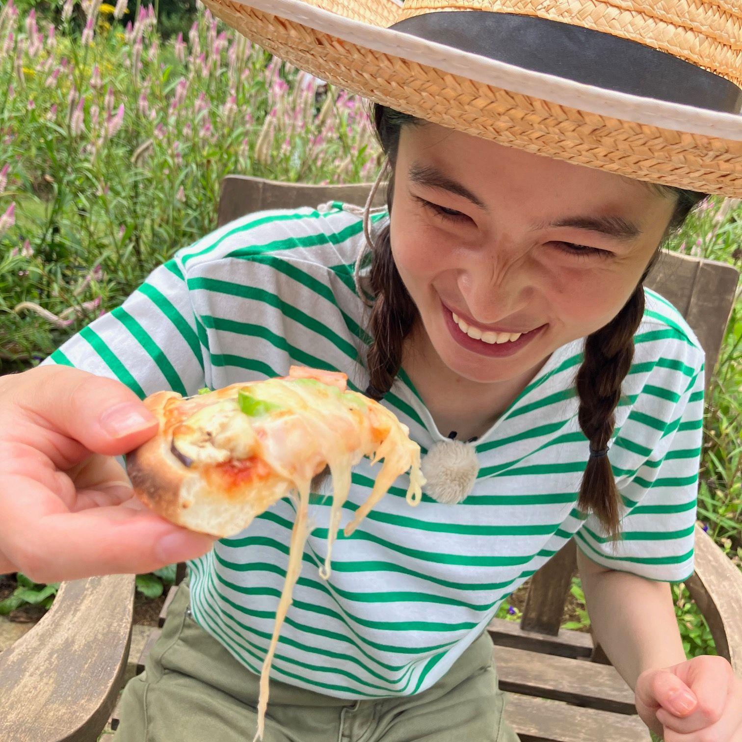 自分で収穫した採れたて野菜を具材にピザ焼き体験！長崎市「森のガーデン」