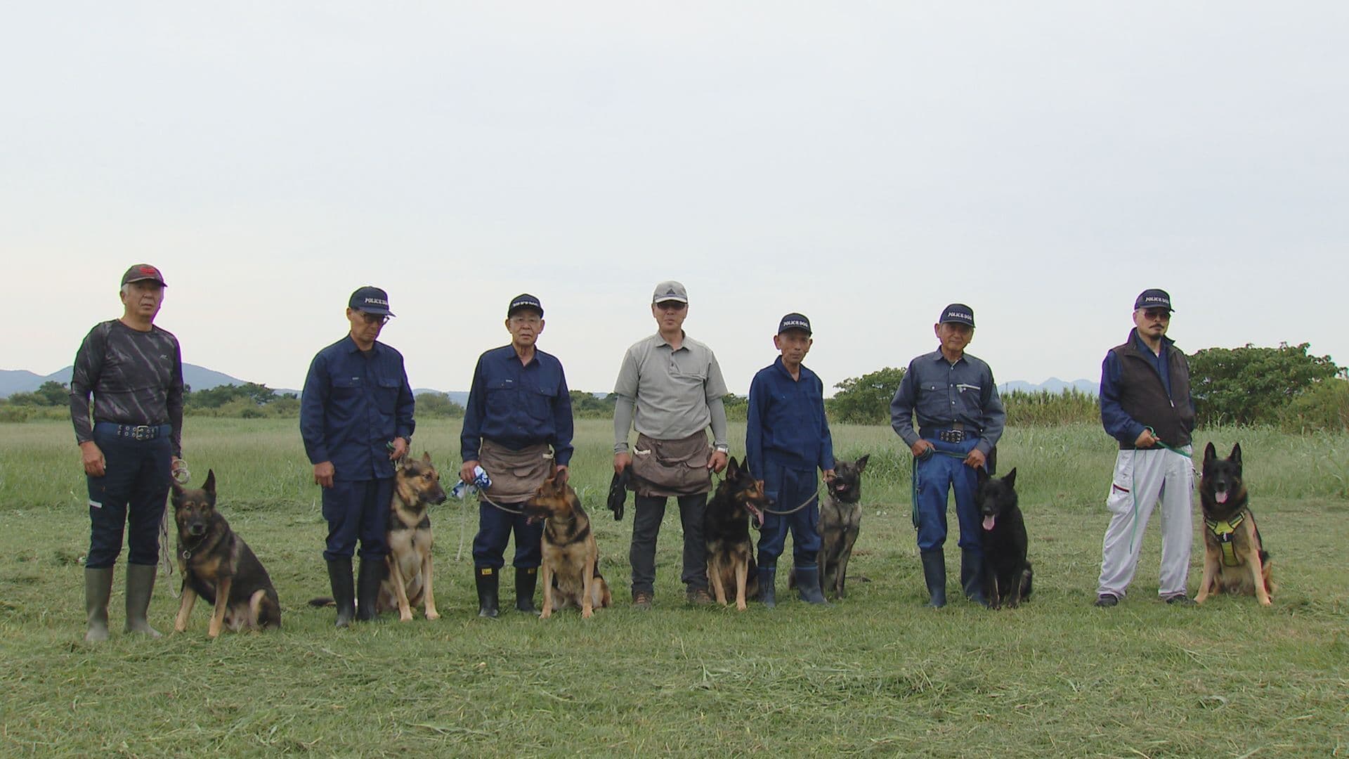 ｢人犬一体｣で追跡 嘱託警察犬の訓練に密着 鋭い嗅覚生かして行方不明者の捜索現場などで活躍