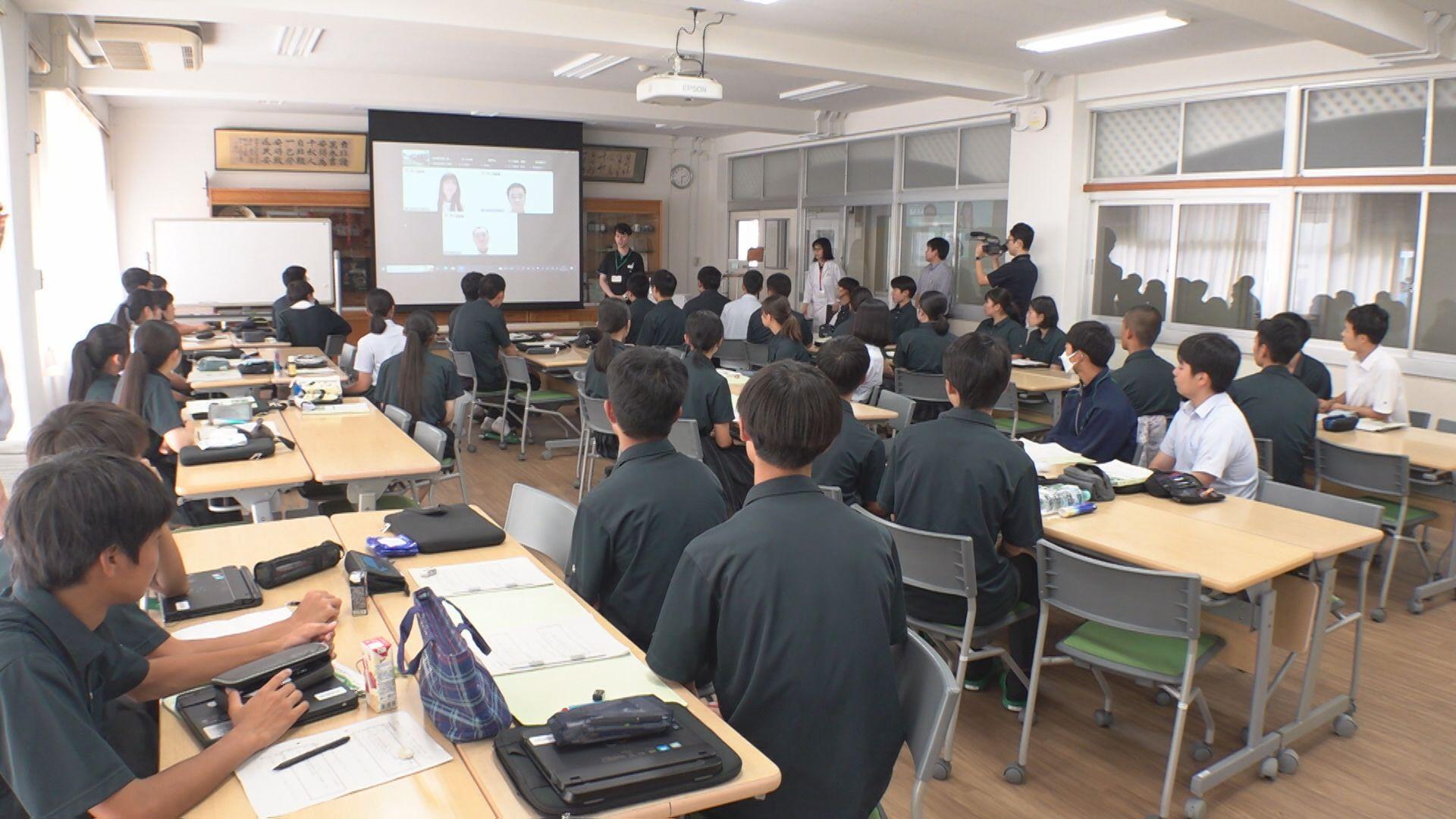 アース製薬が長崎南高の生徒に出前授業