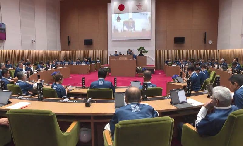 市長や議員がヴェルカシャツ着用でB1優勝祝う　長崎市議会6月定例会開会