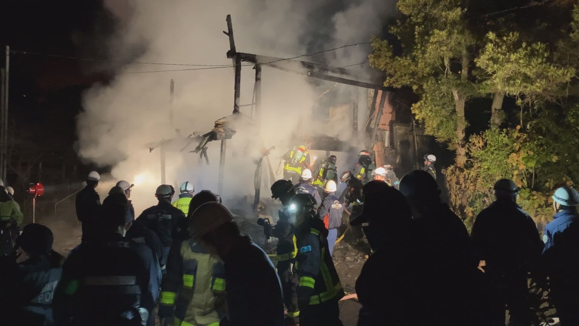 佐世保市俵ヶ浦町で住宅全焼し焼け跡から1人の遺体　93歳の一人暮らし女性が不明