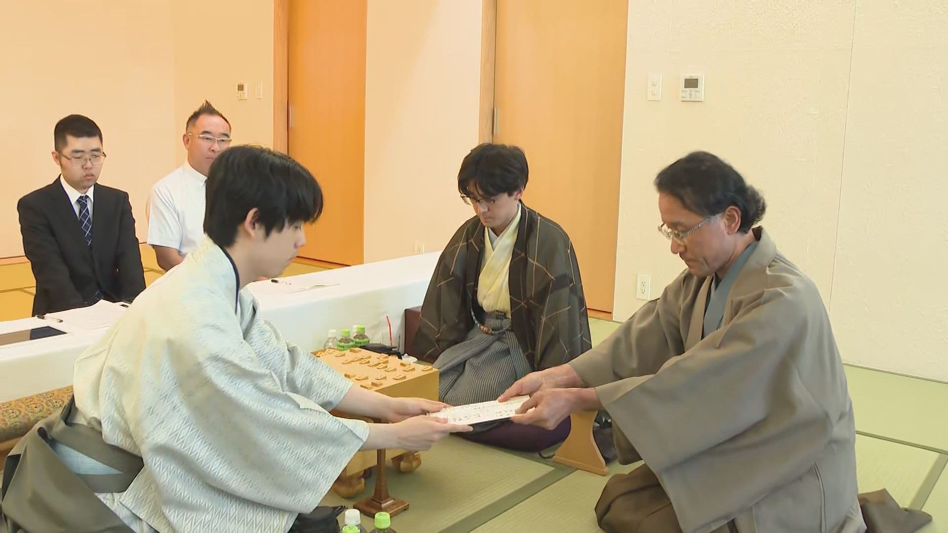 王位戦第4局　長崎で「勝負めし」「勝負おやつ」　両棋士が選んだ長崎の味