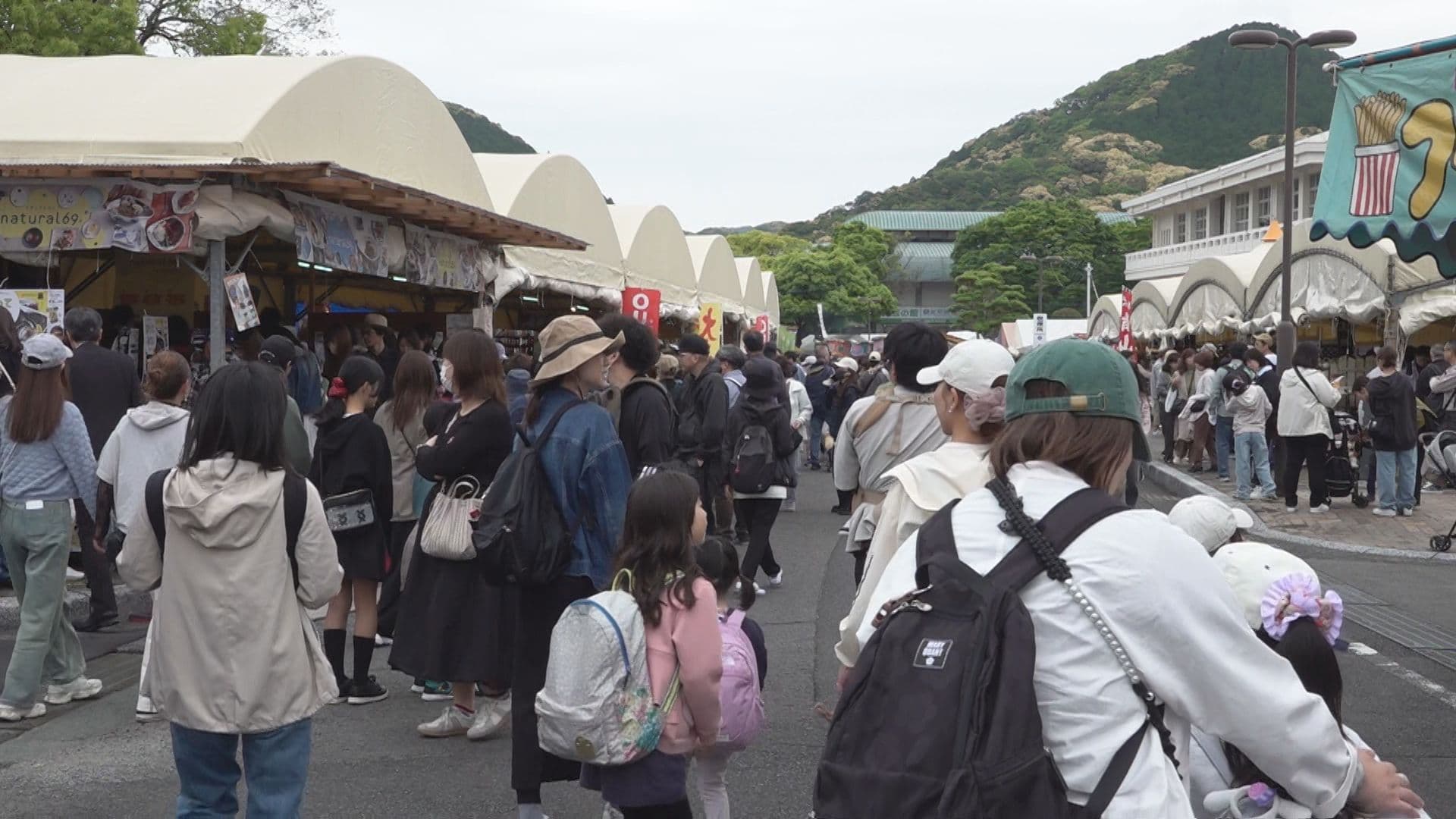 ゴールデンウィーク恒例「波佐見春の陶器まつり」始まる 市価の３～５割ほど安く販売