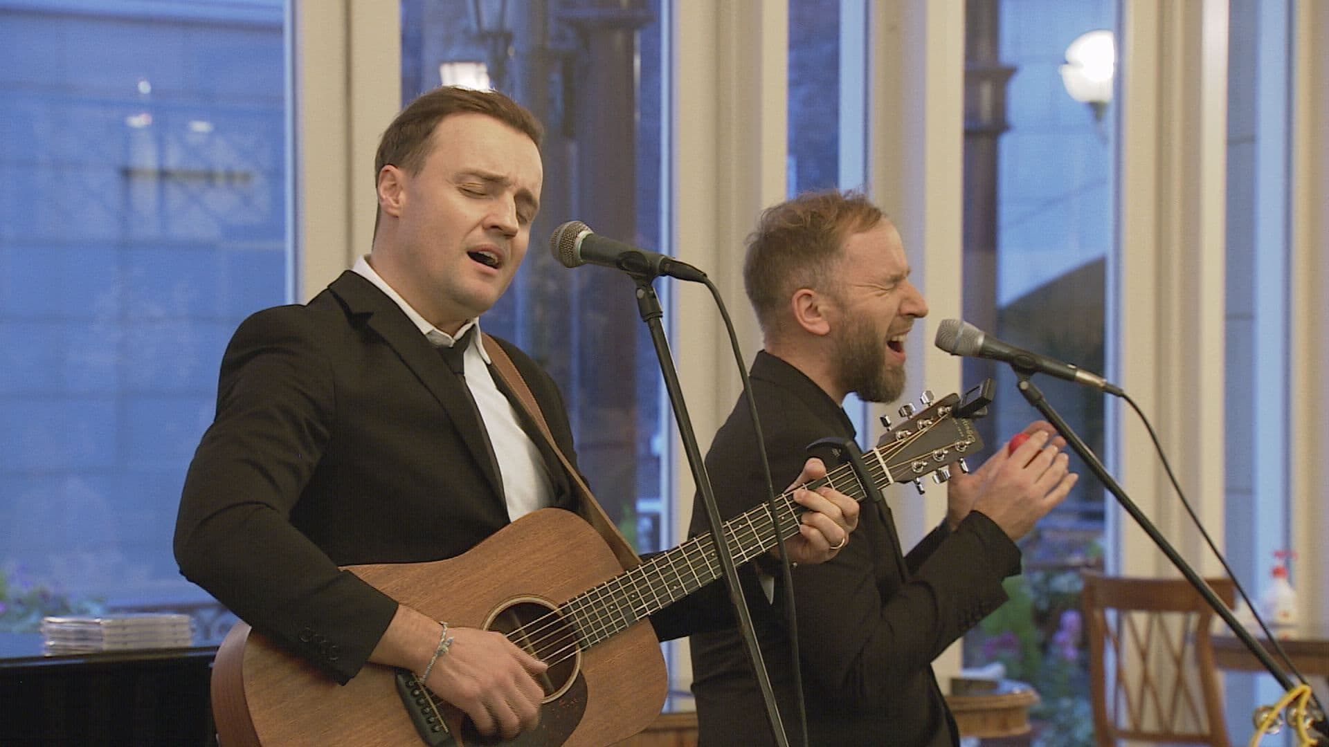 ｢戦争に慣れないで｣平和への思い歌うウクライナ出身デュオ”マキシマム”ハウステンボスから歌に乗せ