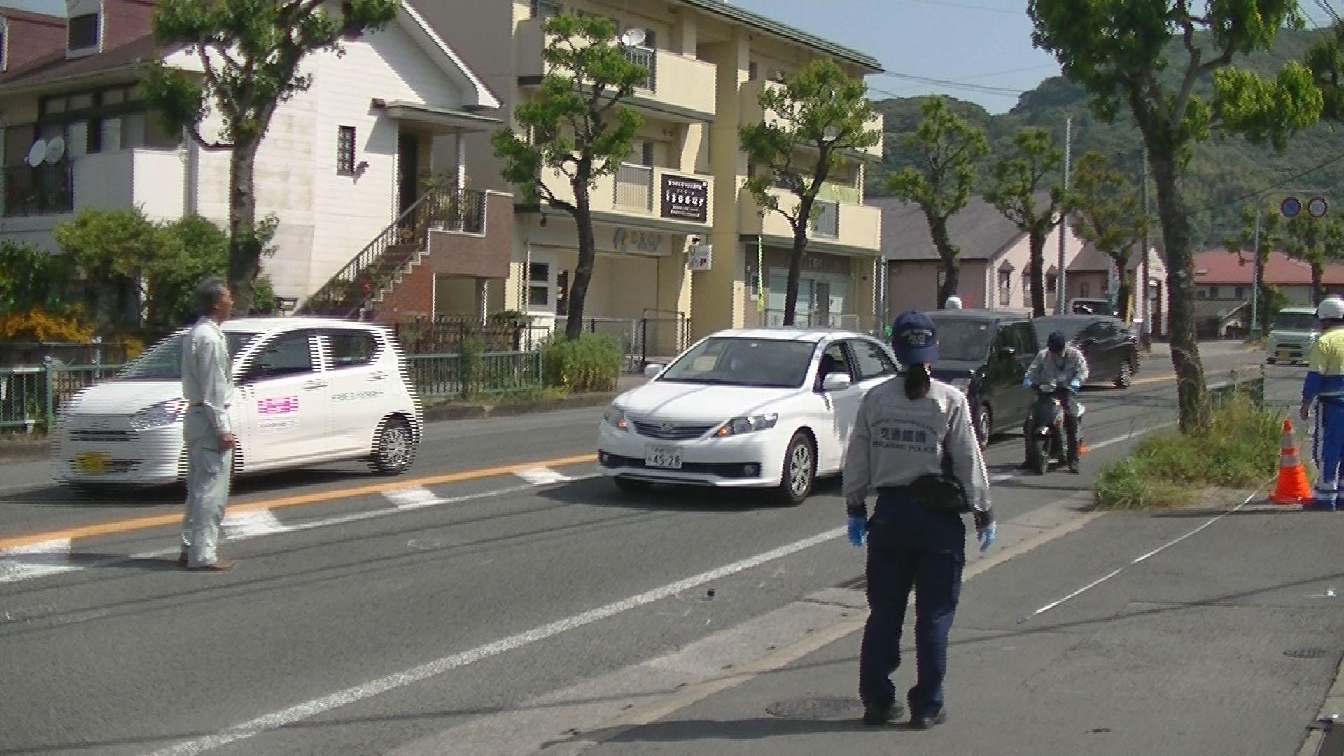 原付バイクとワゴン車が衝突 バイクを運転していた２０代男性が重傷　長崎市新戸町