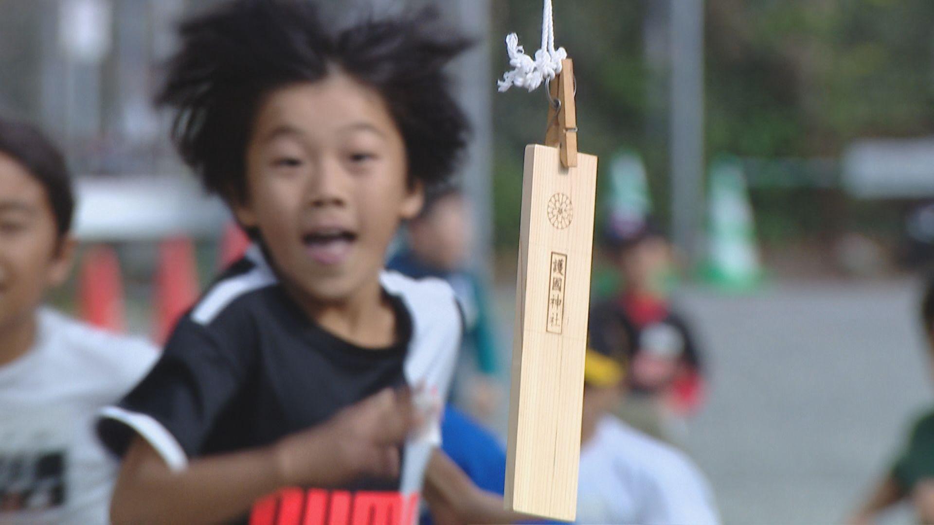 子どもたちが「一番札」を目指して全力疾走！県護国神社で“坂のぼり”
