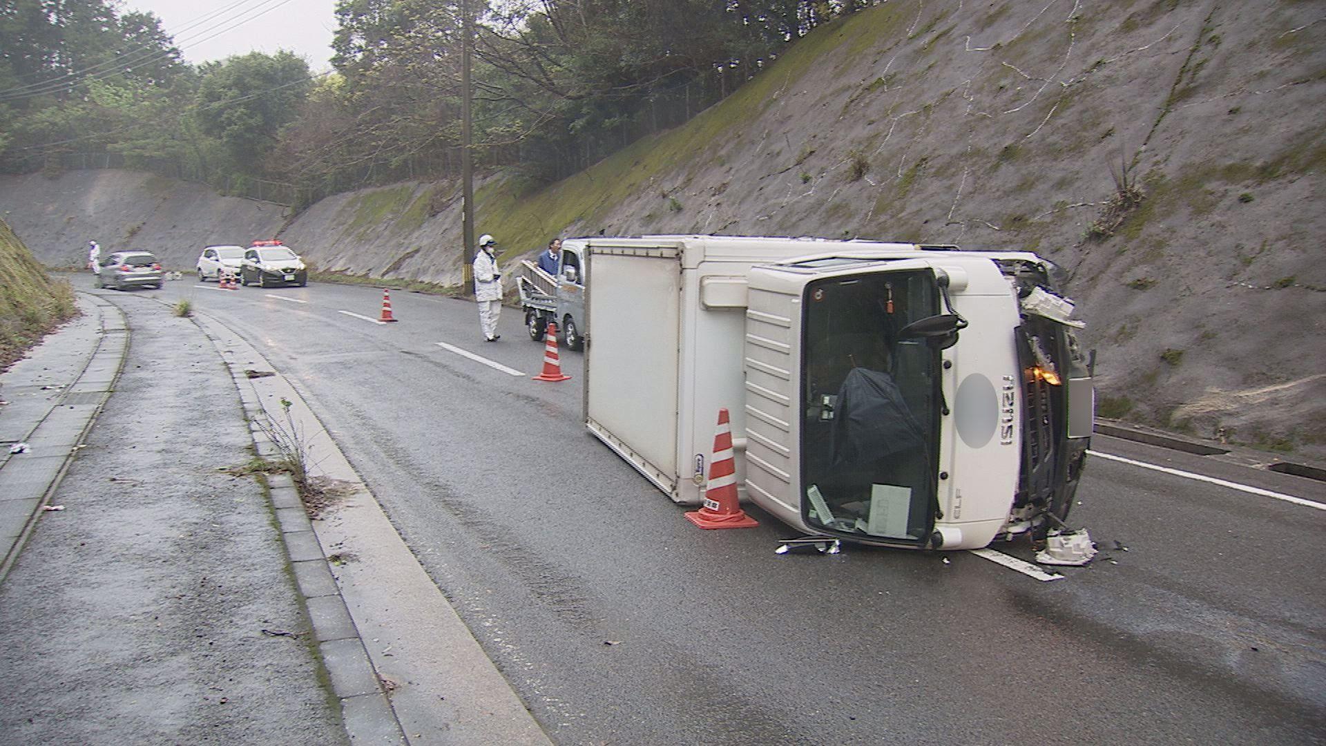 花散らしの春の嵐…大雨でトラック横転事故も