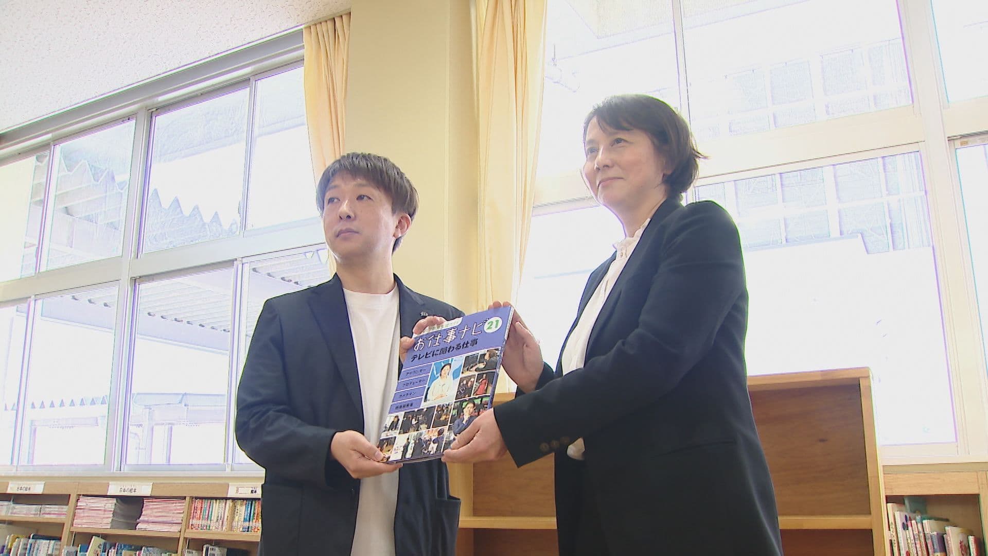 「視野を広げ、感情豊かな子どもに」長与町の建設会社が地元の小学校に本を寄贈