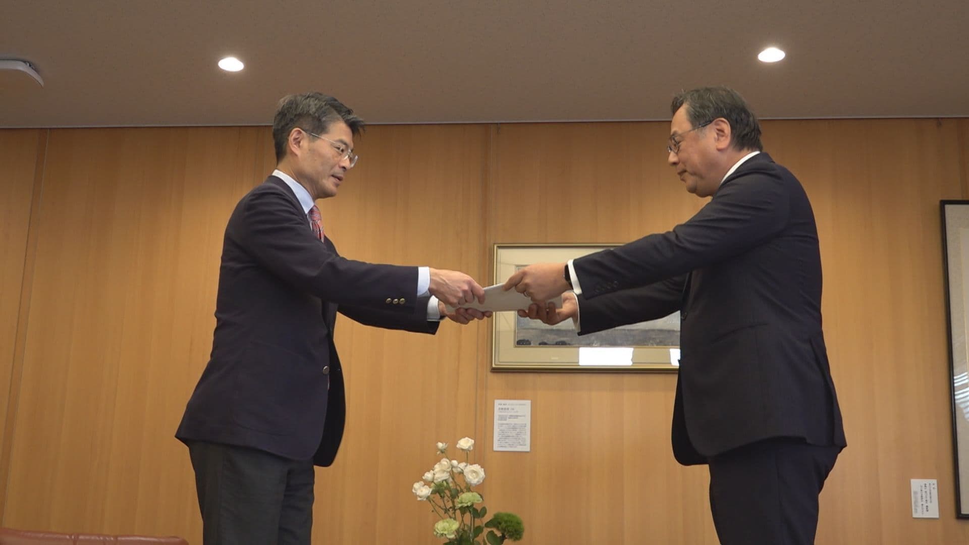 「実のあるものとして進めていく」長崎経済同友会が平田知事に新産業提言書を手渡す