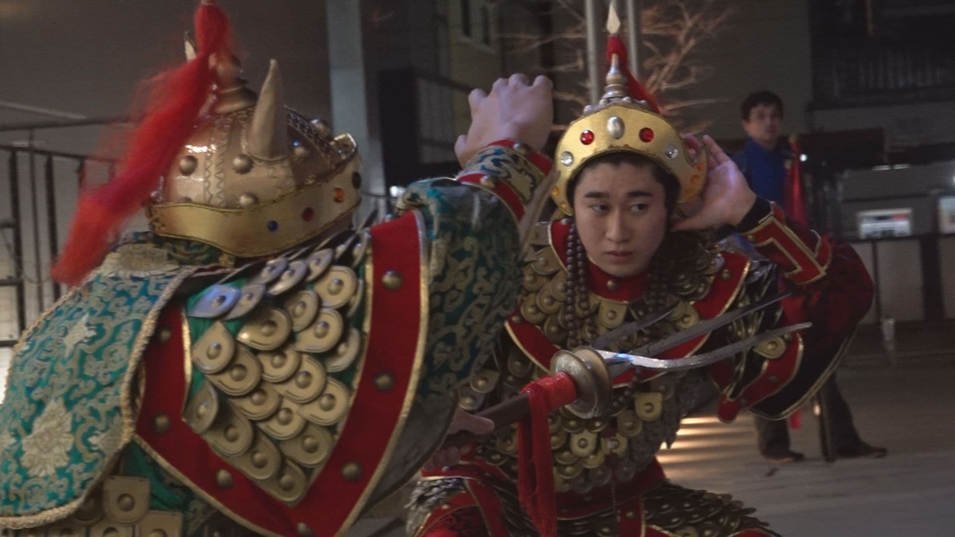 長崎ランタンフェスティバルの「媽祖行列」　守護神演じる新人２人