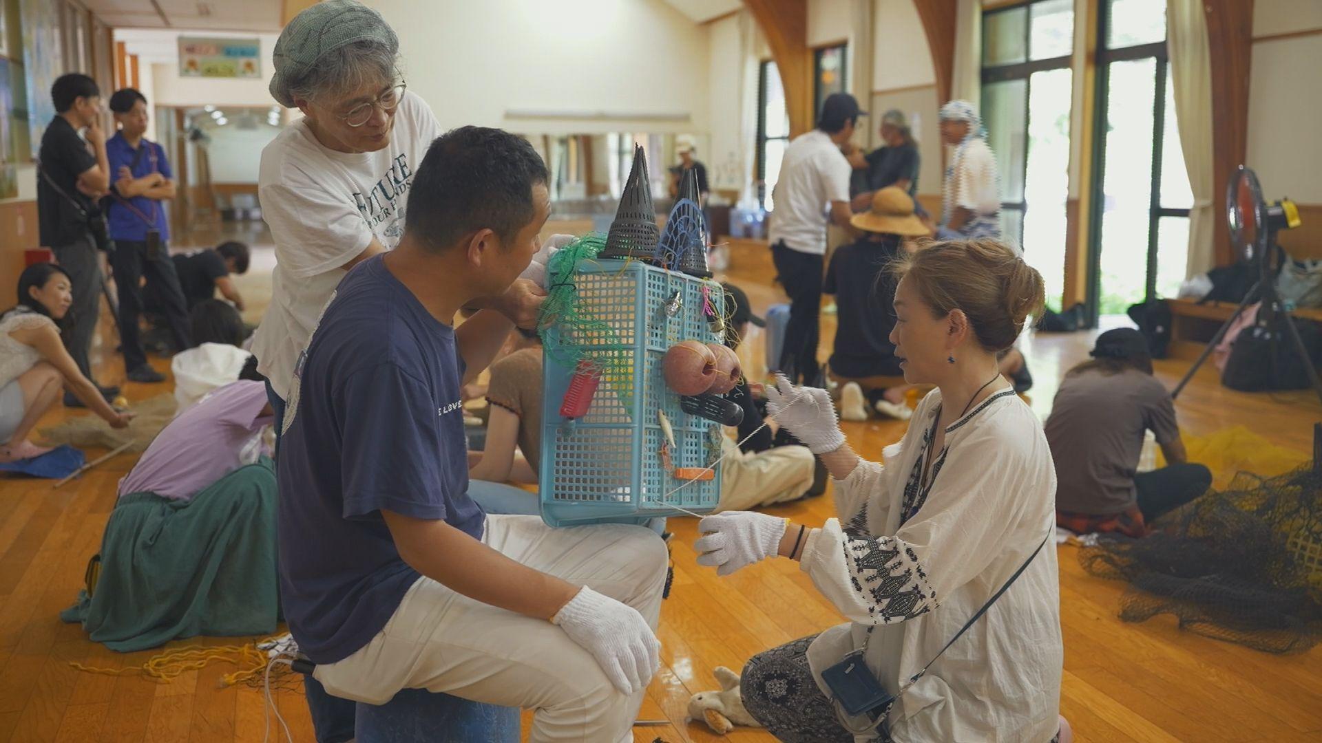 対馬の海岸の漂着ゴミ問題　日韓の作家がアートで向き合う