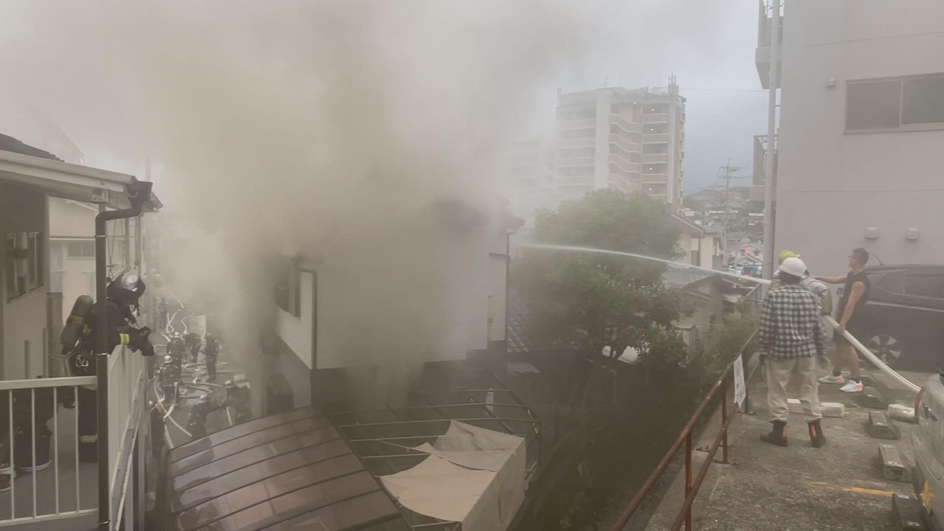 17日、長崎市住吉町で住宅全焼　コンセント付近が火元か