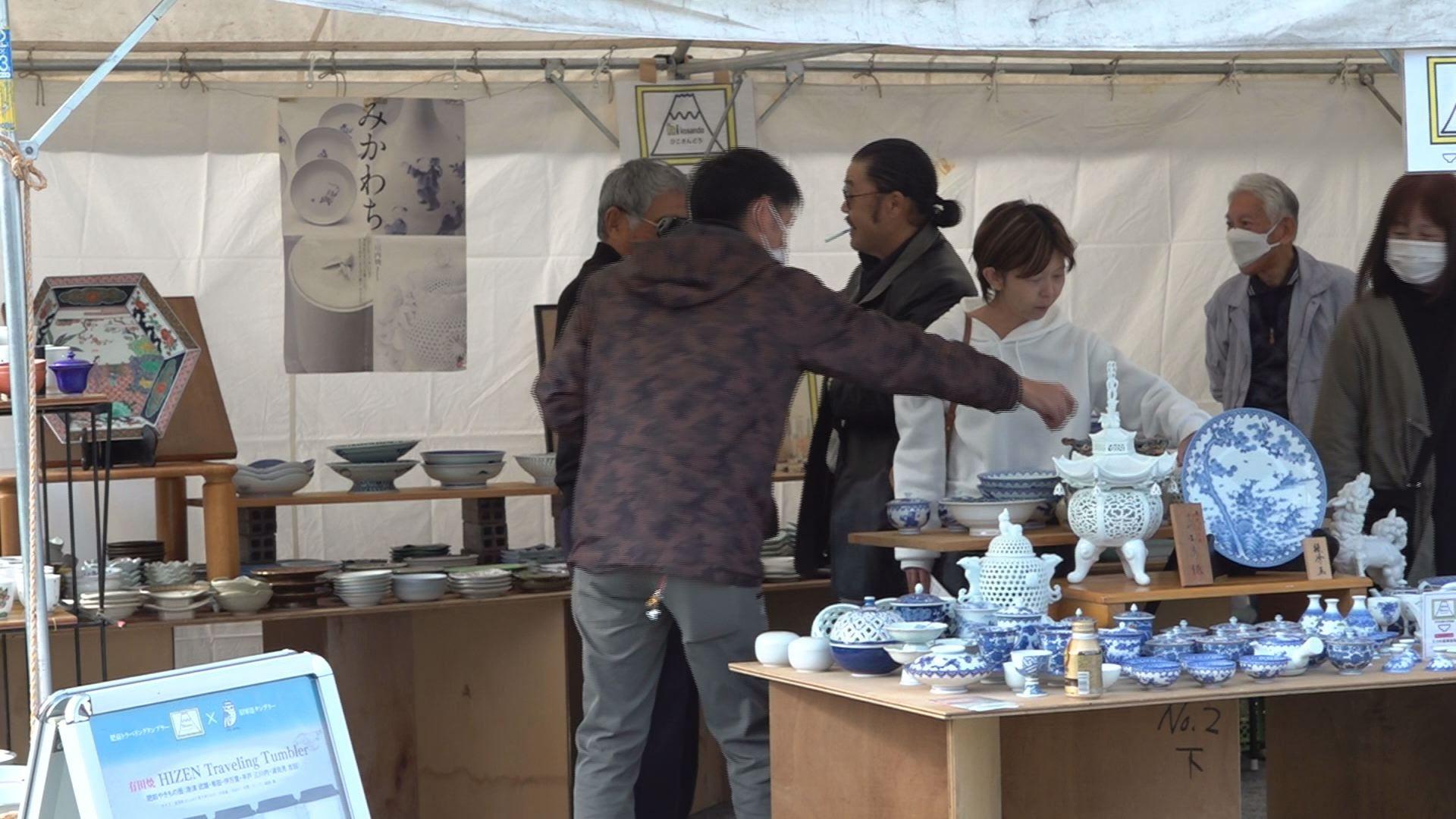 茶碗や皿などがお手頃価格に！三川内陶器市きょうから 