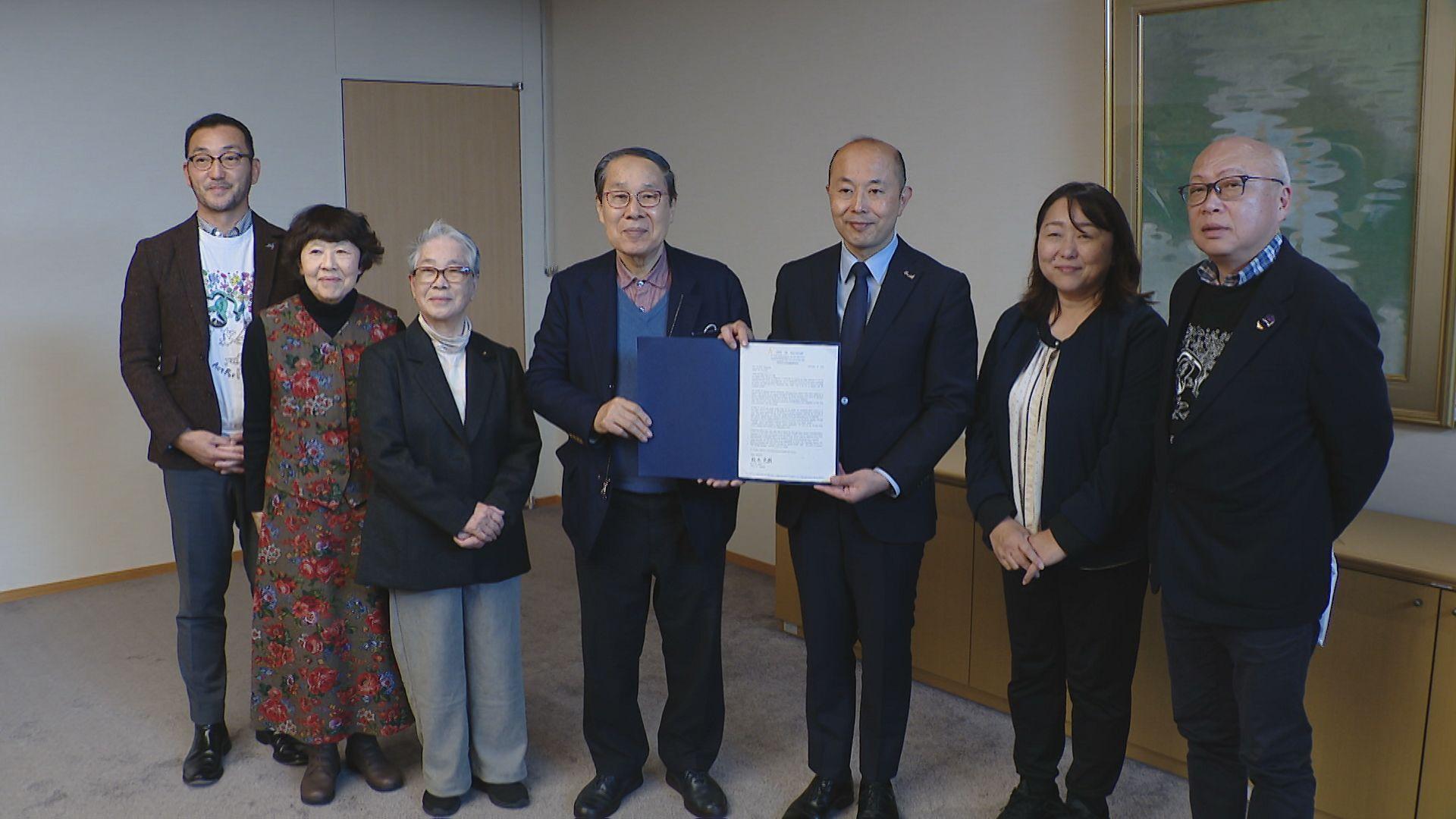 長崎市長　真珠湾追悼式参列の被爆者団体にホノルル市長への親書託す　「『地球市民』の精神が拡がっていくことを願う」