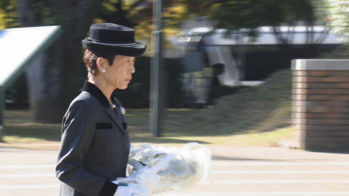 1129高円宮久子さま供花