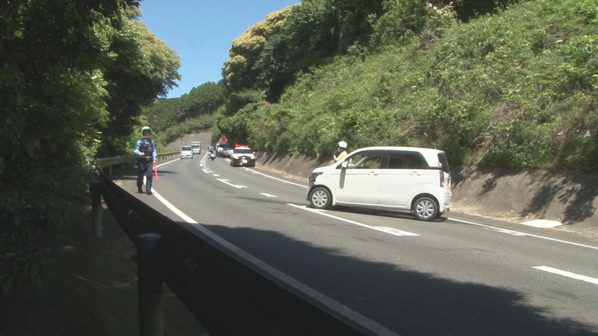 0509壱岐市で軽乗用車が単独事故