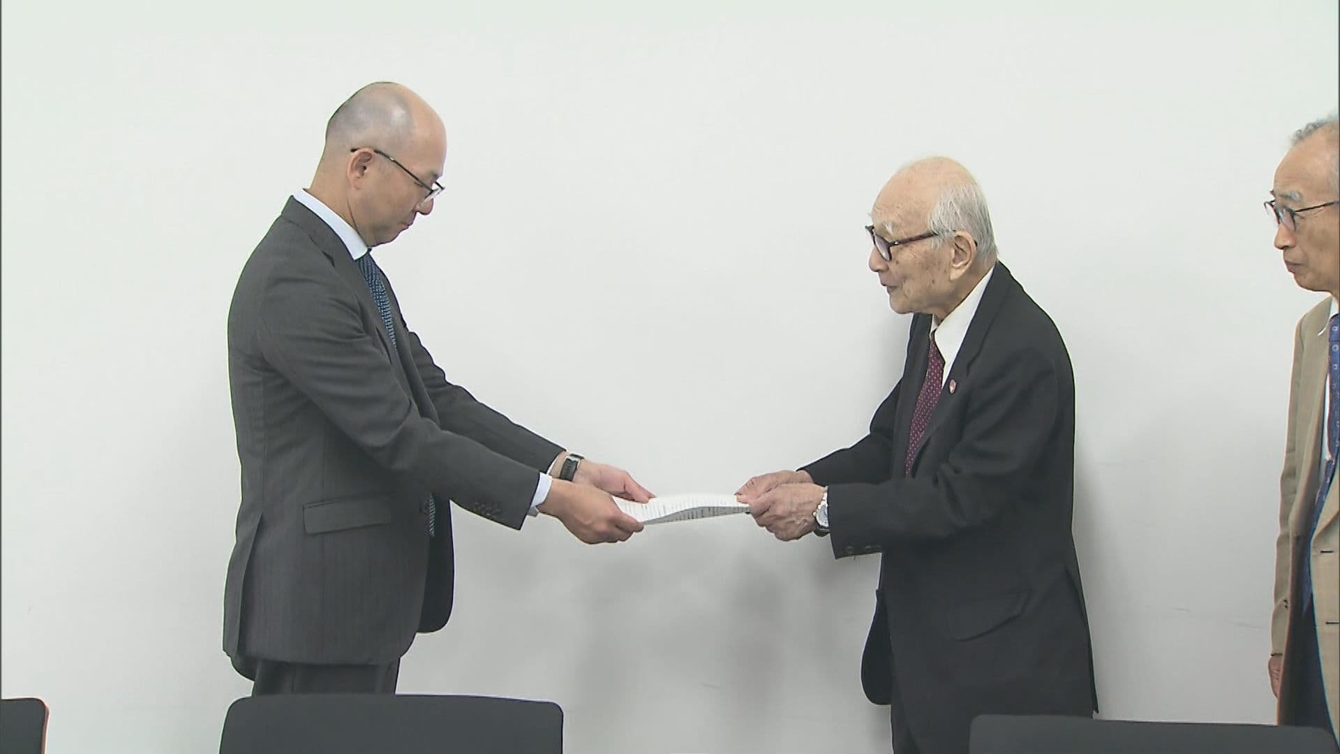 「唯一の被爆国の政府の代表として、ＮＰＴ体制の立て直し主導を」　長崎市で被爆した田中熙巳さん（９３）ら外務省で要請
