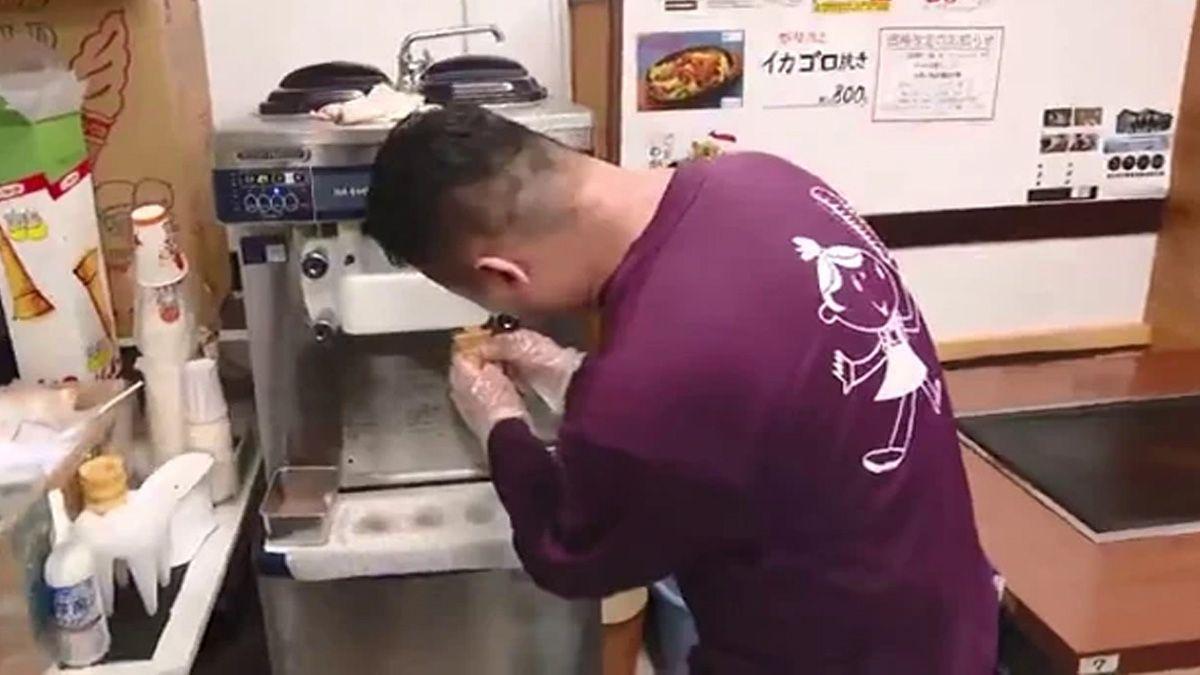 高さ約３０cm！ 暑くなると食べたくなる12段ソフトクリーム　長崎市「お好み焼きマツダ」　