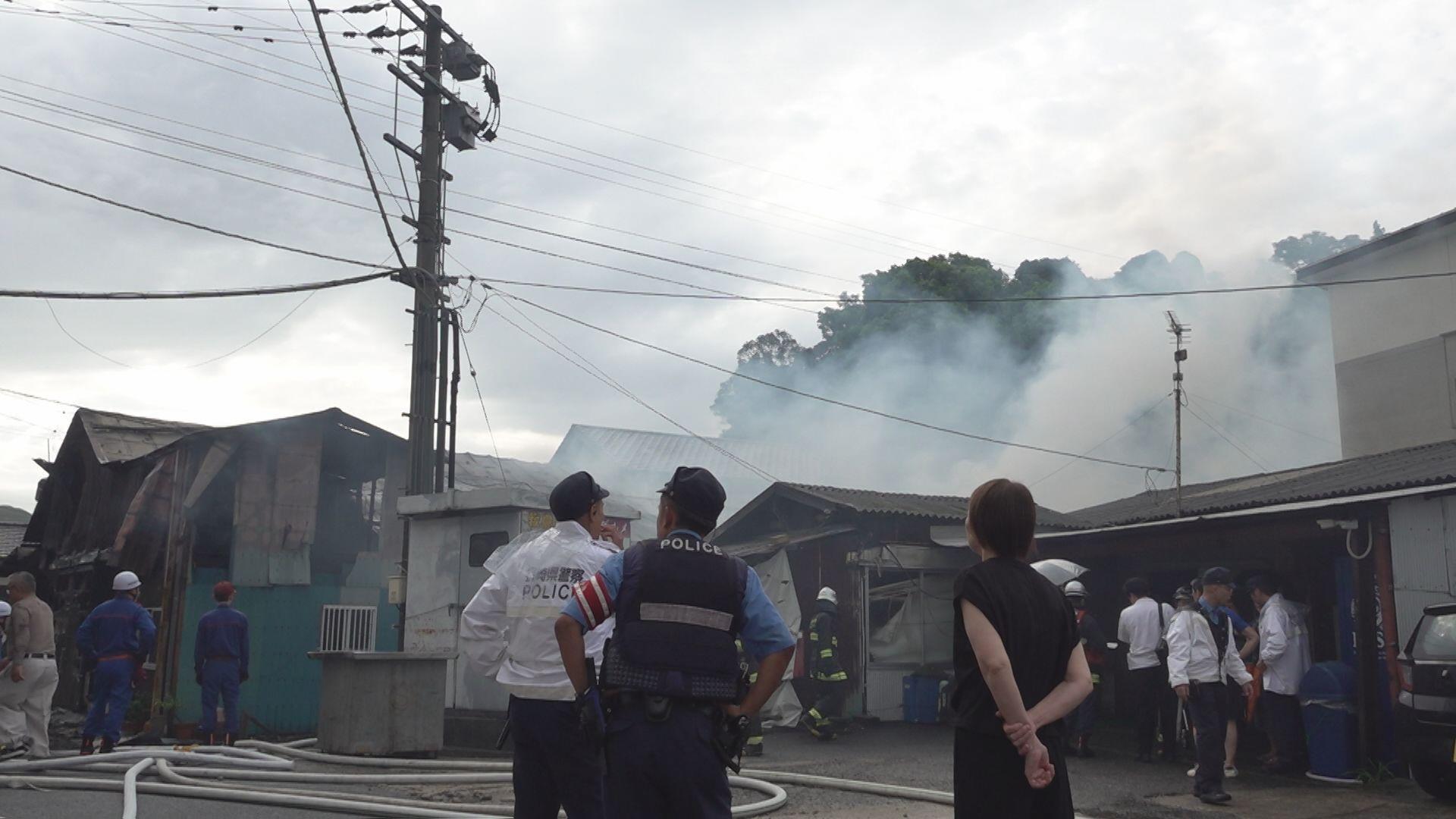 長崎市牧島町で倉庫や住宅など５棟を焼く火事 けが人なし