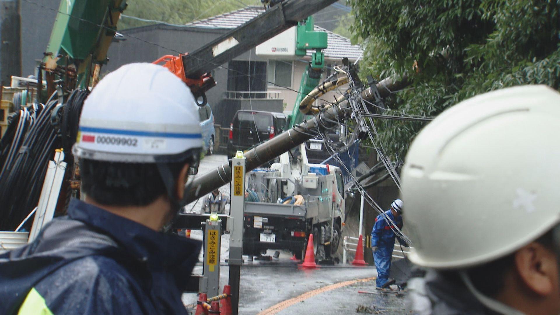 降り続く雨で土砂災害相次ぐ 電柱倒壊で一時停電も
