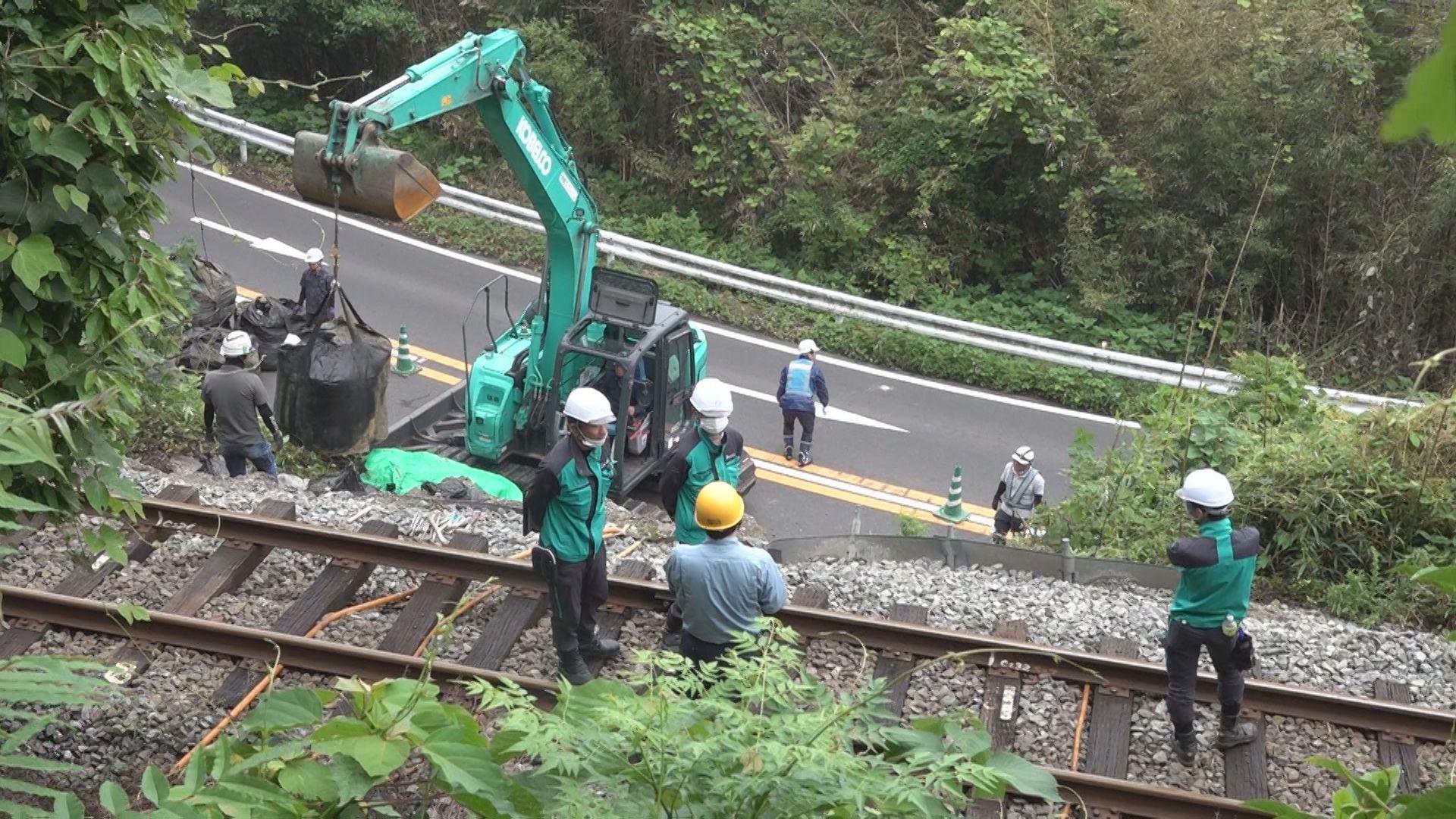 線路下で土砂崩れ　MR松浦鉄道が一部区間運行休止