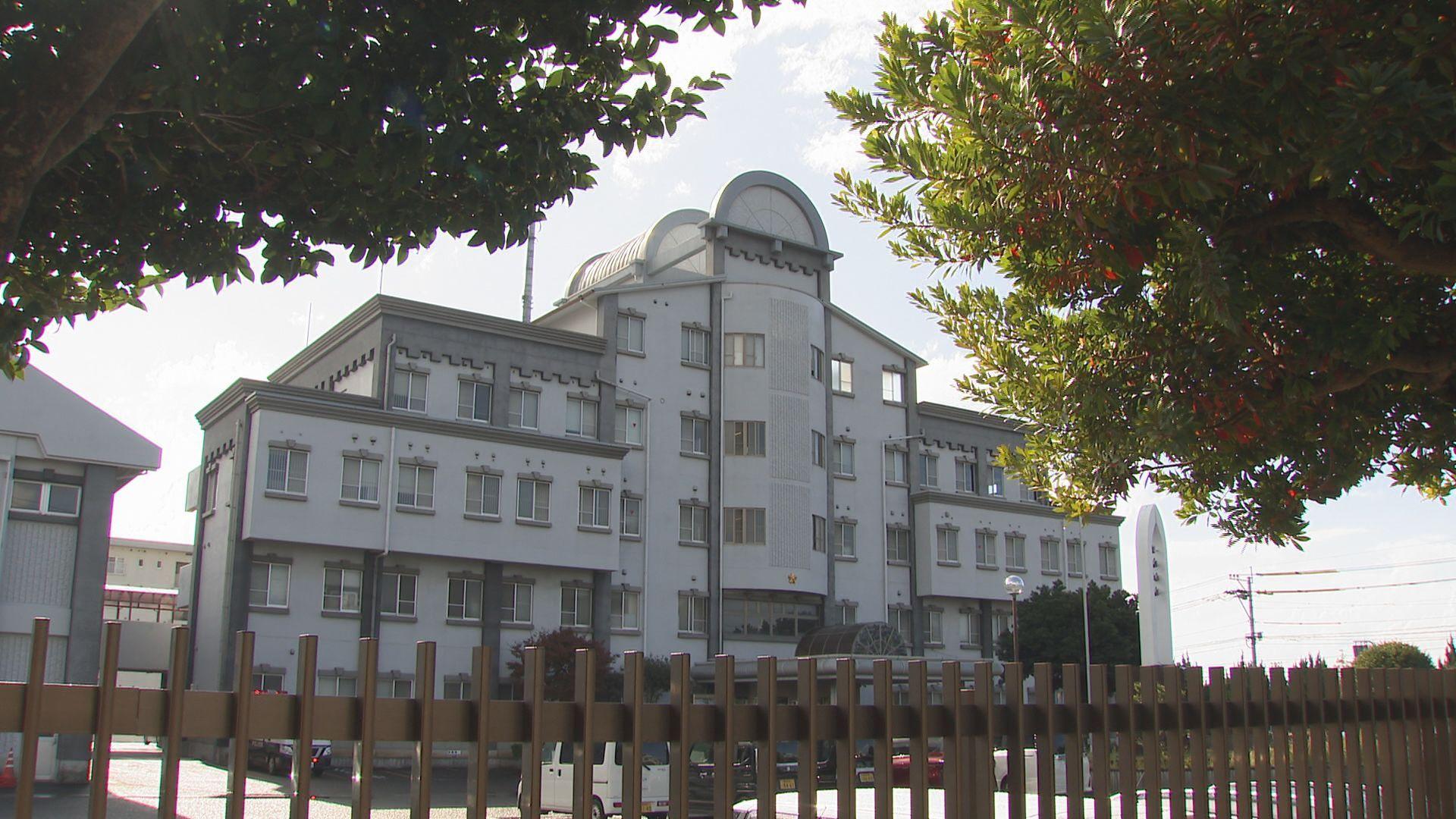 「闇金から借金。このままでは海外に売られてしまう」と２８５万円振り込ませる　詐欺容疑で風俗店従業員を逮捕　被害者は３０代の公務員男性　