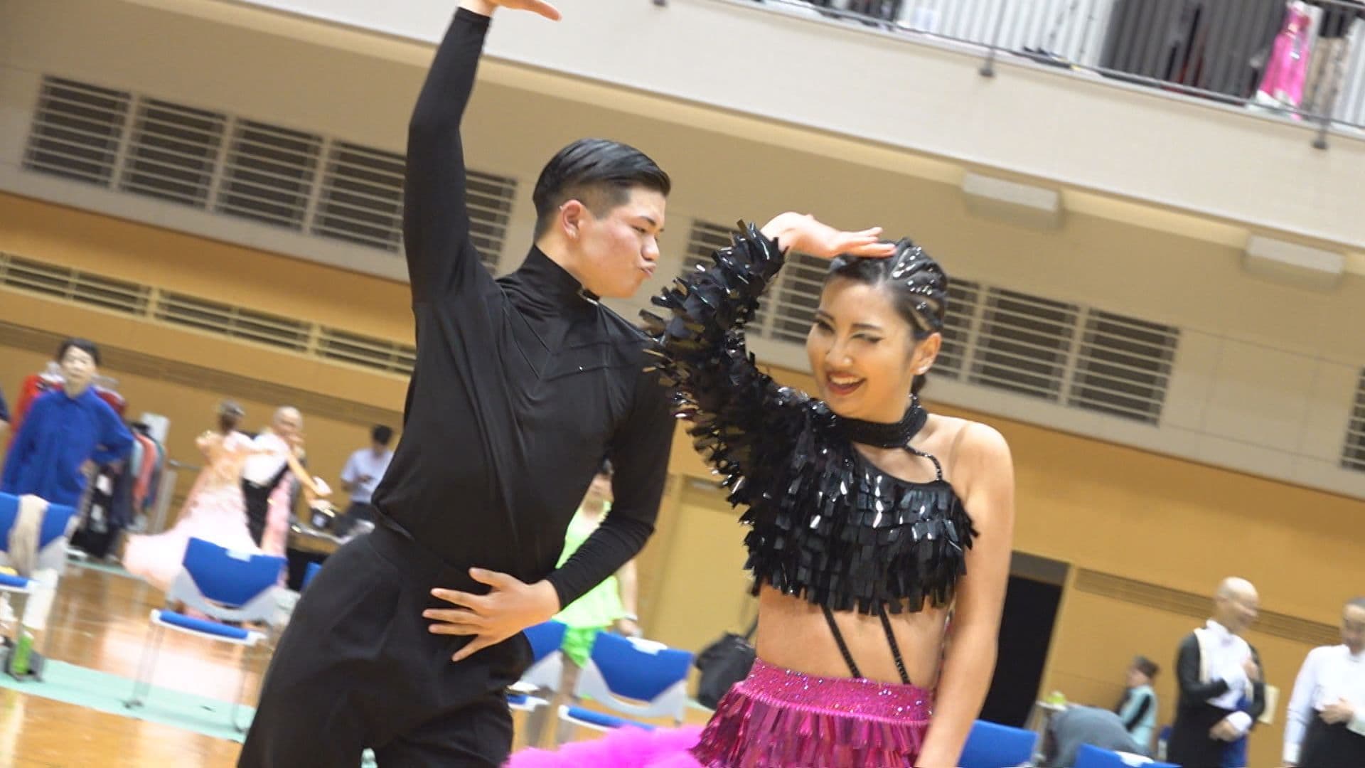 10代～80代が参加 表現力競う「競技ダンス」諫早市で大会