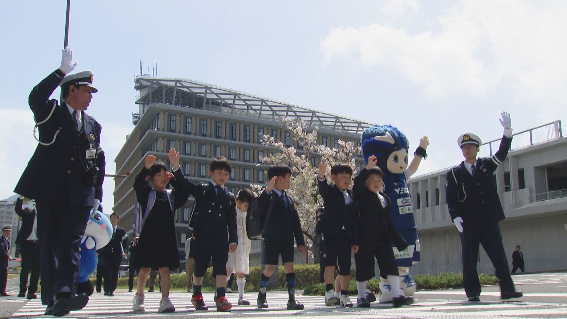 「ながらスマホ」根絶！「春の全国交通安全運動」始まる