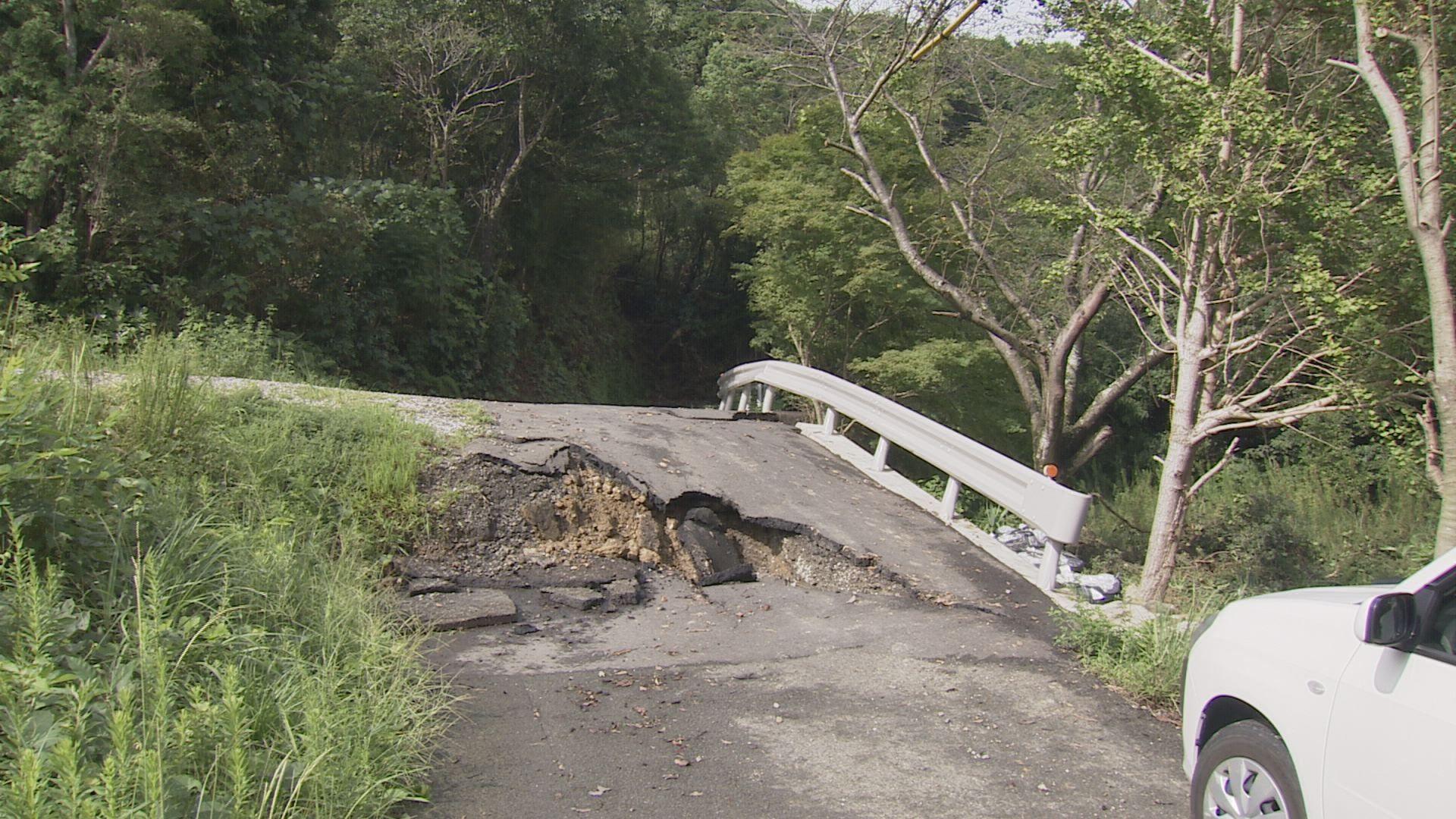 小佐々町で道路亀裂　１世帯に任意避難要請