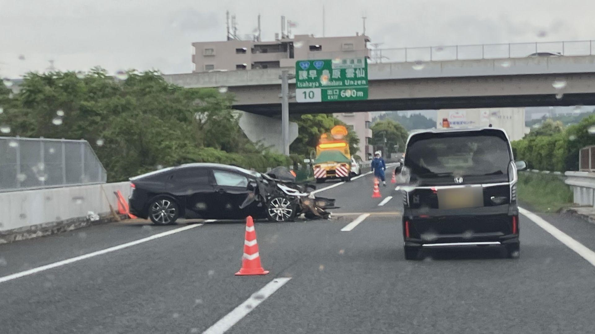 工事作業中の車に突っ込む‥‥長崎自動車道下り線で事故　運転手1人搬送　渋滞も発生