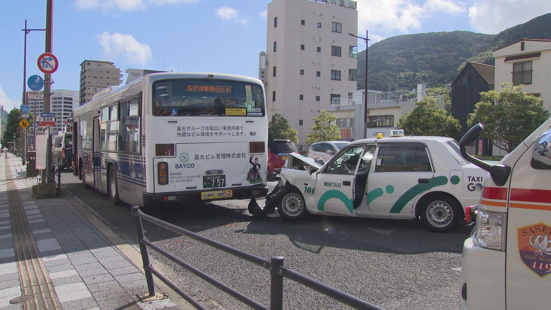 佐世保市で路線バスにタクシーが衝突 乗客1人救急搬送