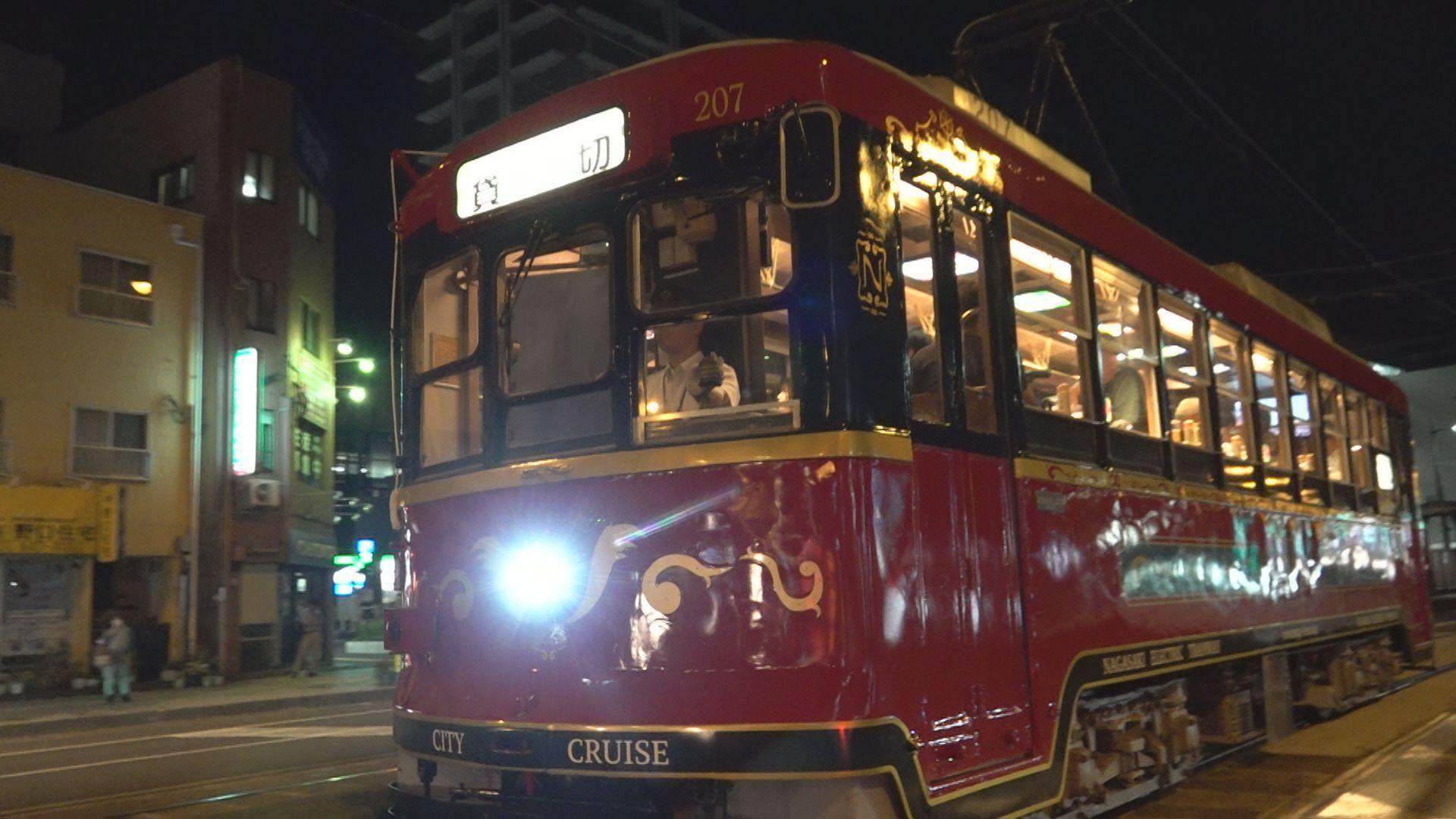 車窓から眺める長崎の街　「納涼ビール電車」今年も運行