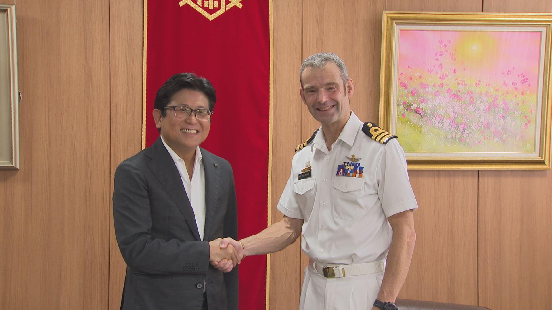 ニュージーランド海軍補給艦が佐世保に初寄港 艦長が市長表敬訪問