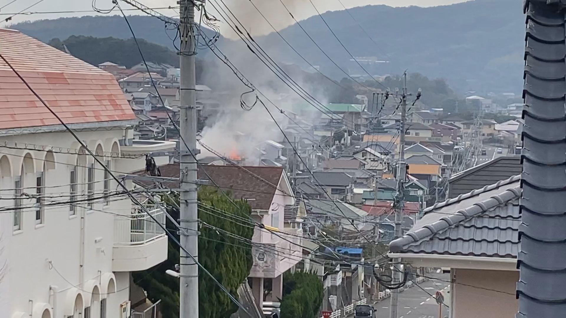29日長崎市晴海台町の住宅火災で見つかった遺体の身元がこの家に住む次女３６歳と判明