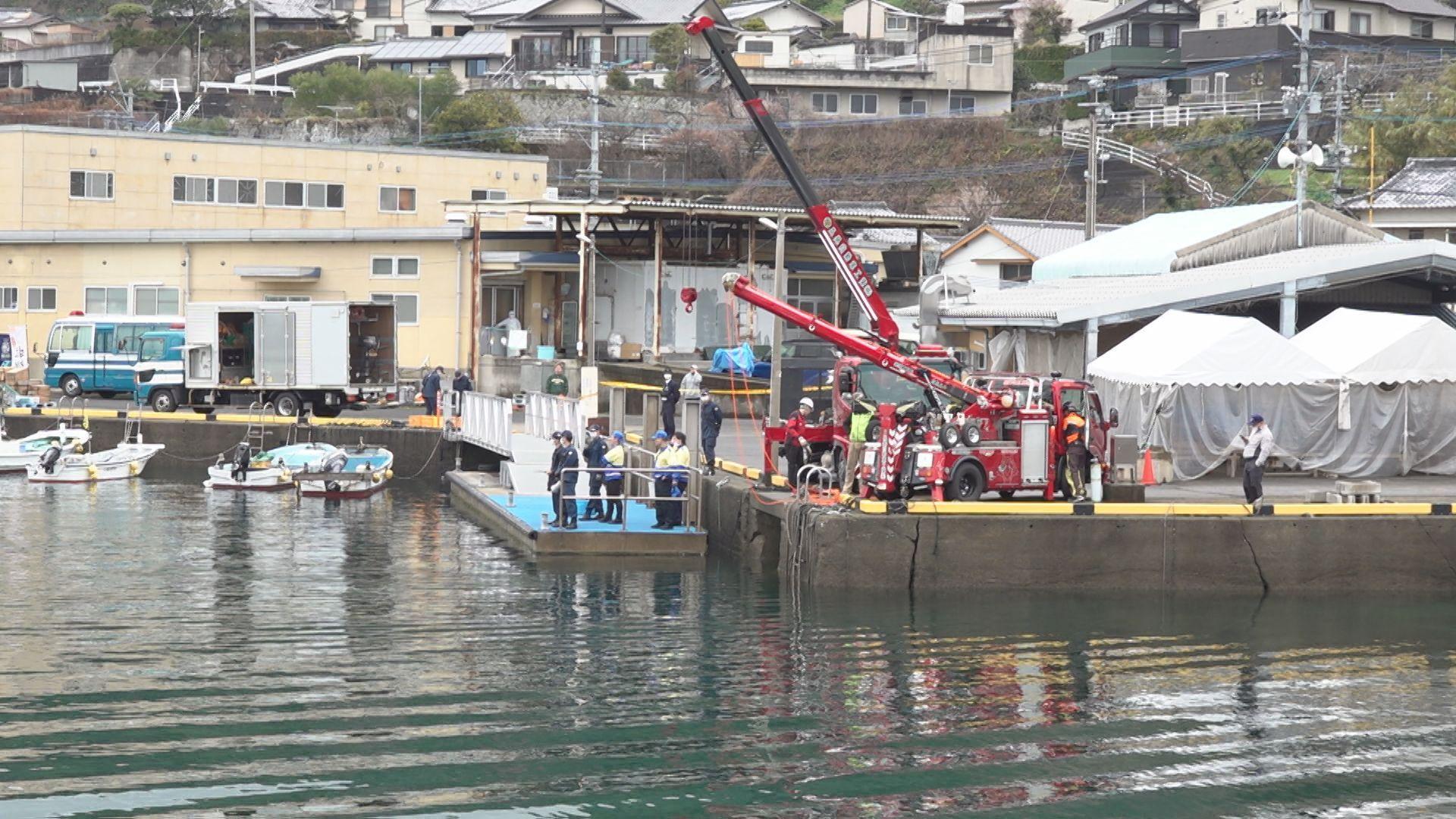 車のギアはドライブに…海に沈んだ車の中から高齢男性の遺体