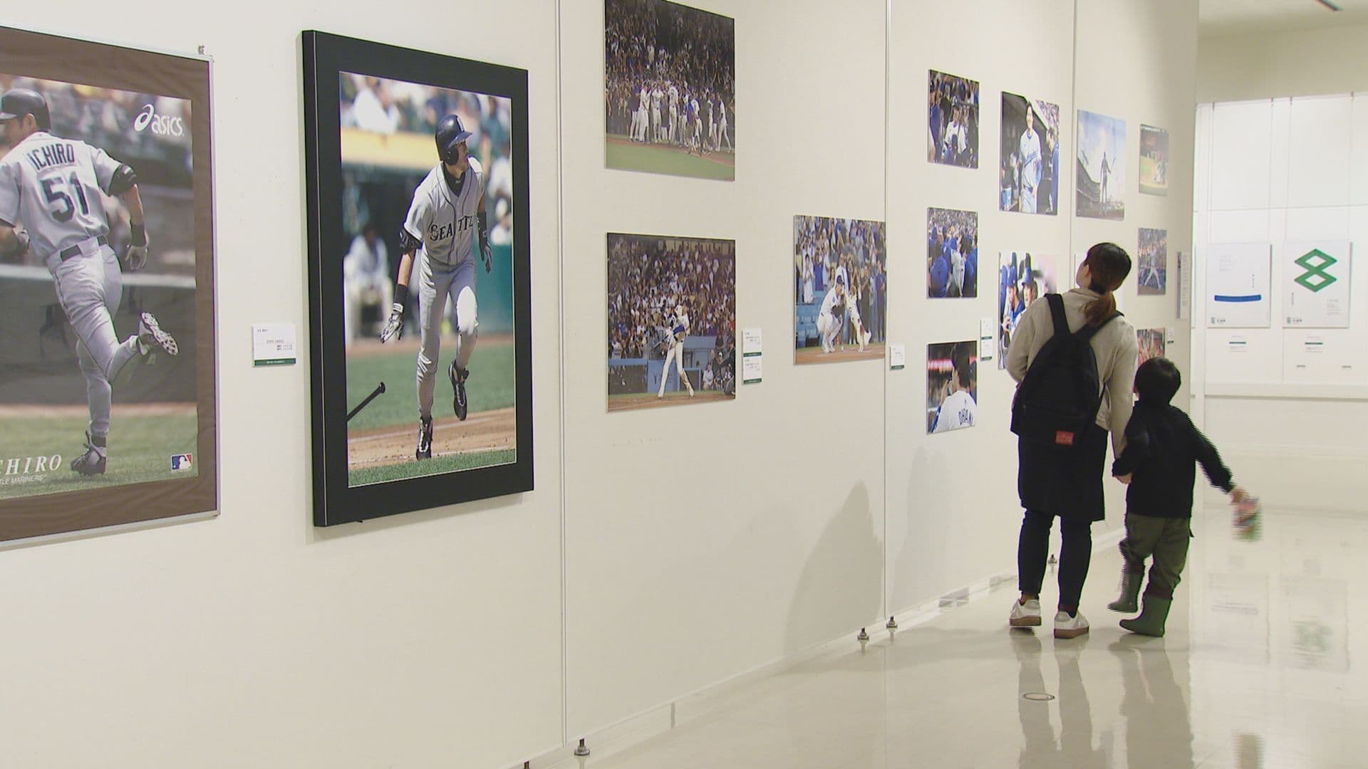 大谷翔平選手が愛犬・デコピンに向ける優しい笑顔の写真も「諫早の美術家展」