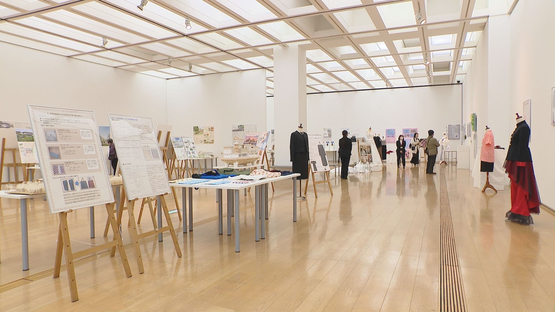 活水女子大生活デザイン学科作品展始まる