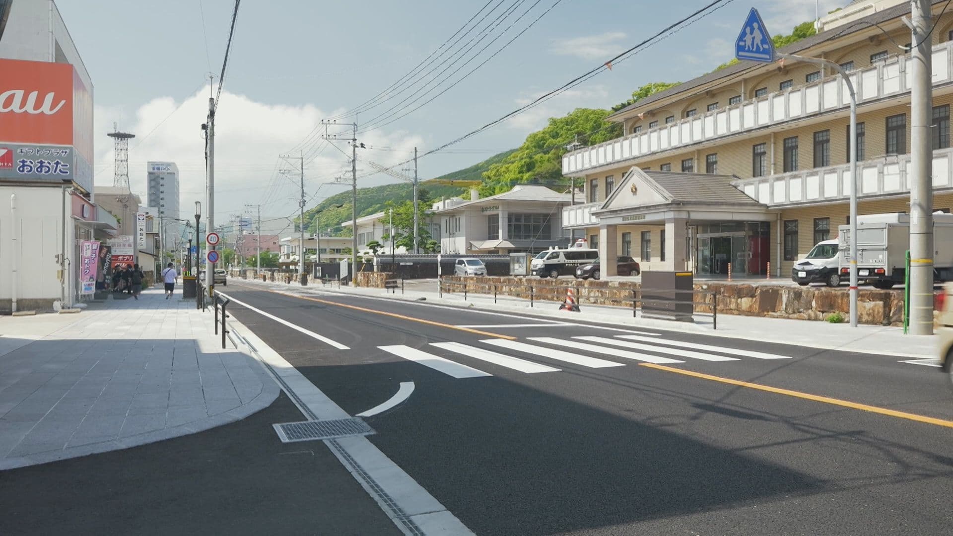 横断歩道を横断中の20代男性はねられ腰の骨折る重傷 対馬市