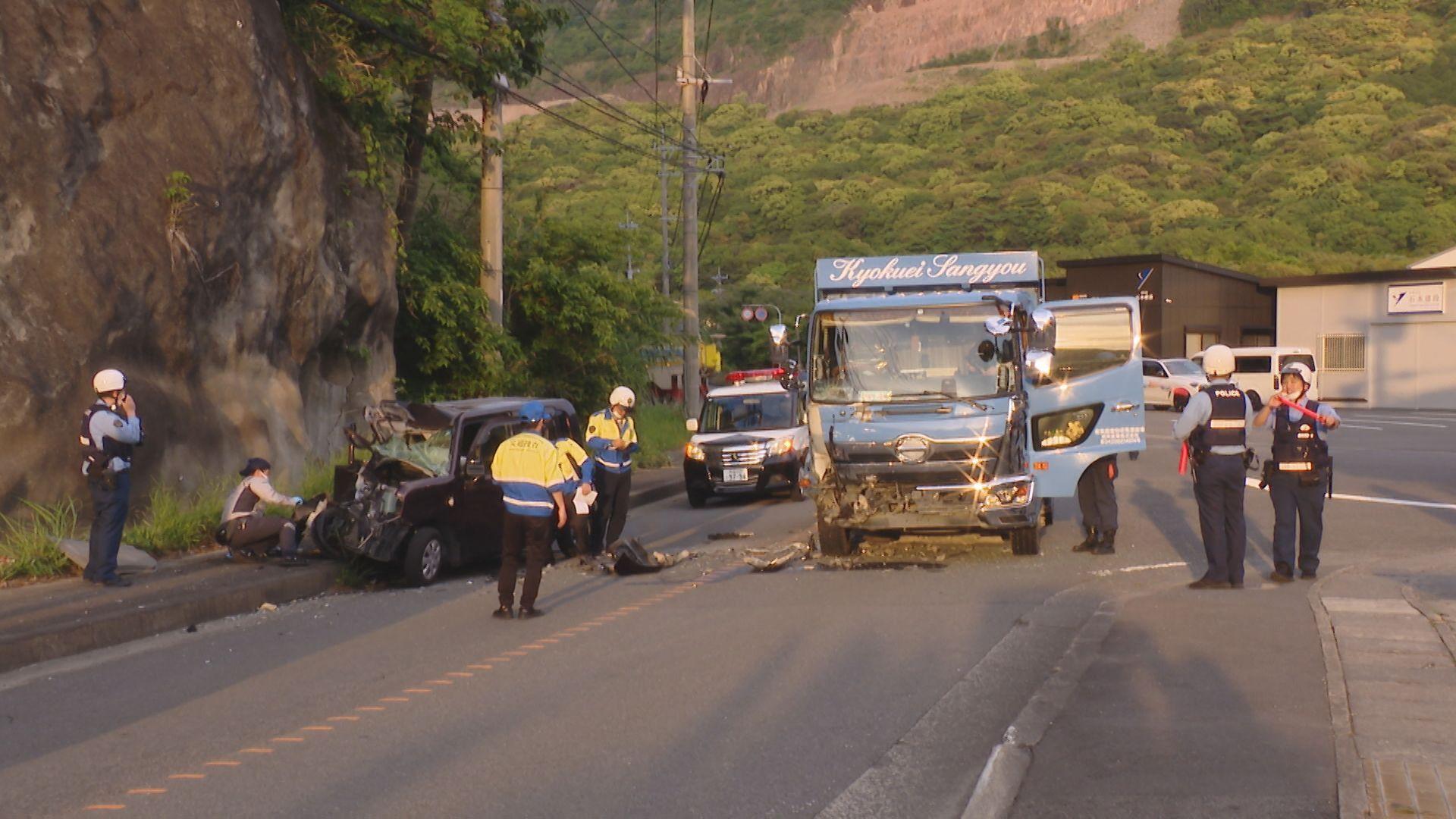 長崎市小江町でトラックと軽乗用車衝突　男性重体