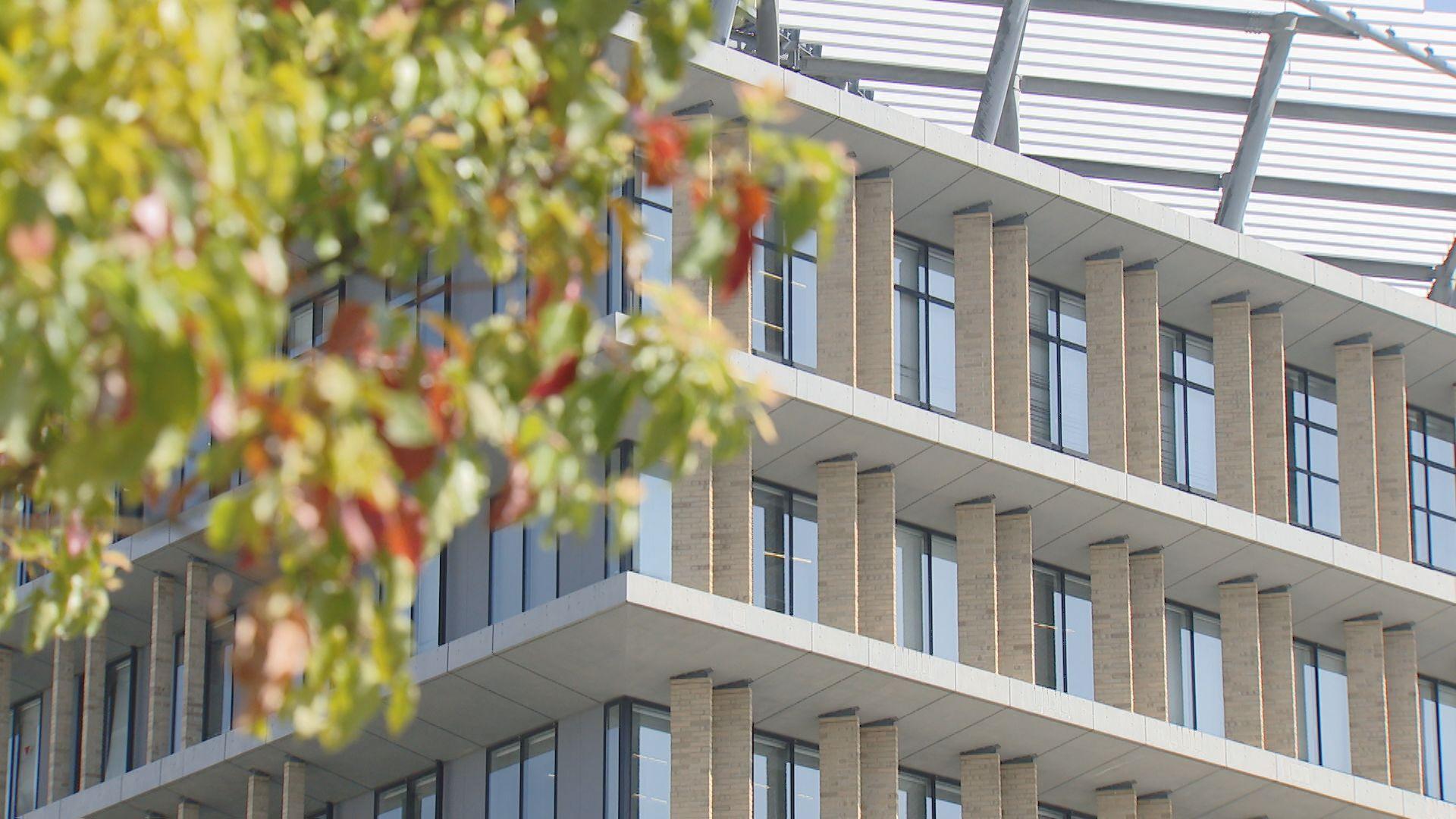 ＳＮＳに「彼女を貸し出します」…恋愛感情に付け込み女子高生に売春させた疑いで２１歳男を逮捕