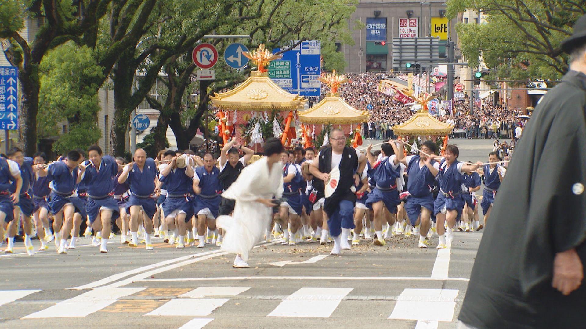 ｢迫力ある”もりこみ”を｣長崎くんち後日『お上り』で神輿守が全力疾走