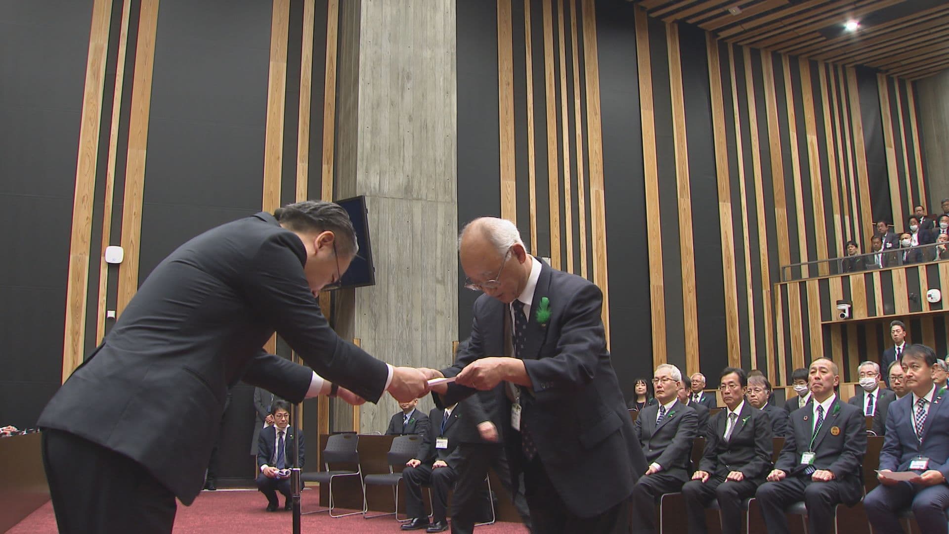 ｢政策を届けた時の喜びはひとしお｣県庁で辞令交付式 １８２人が退職