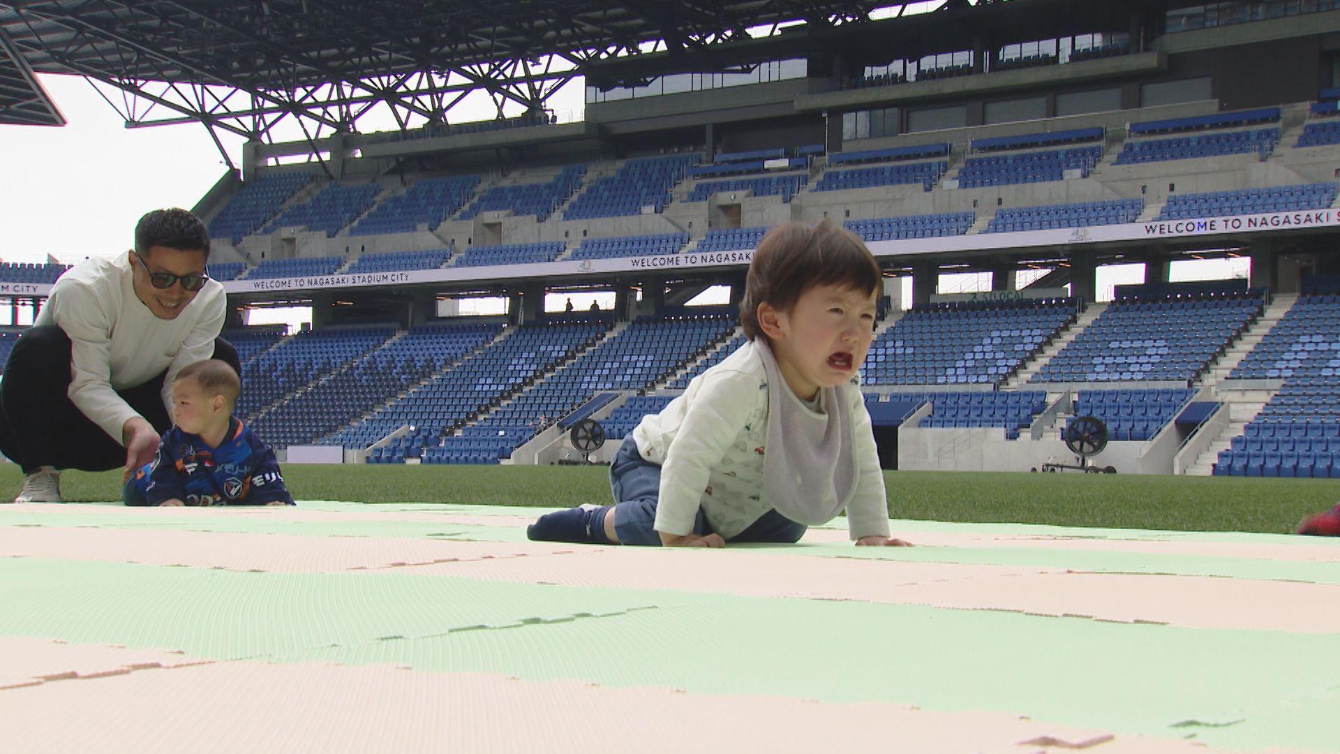 ピーススタジアムで赤ちゃんたちの熱き戦い「ハイハイレース」初開催