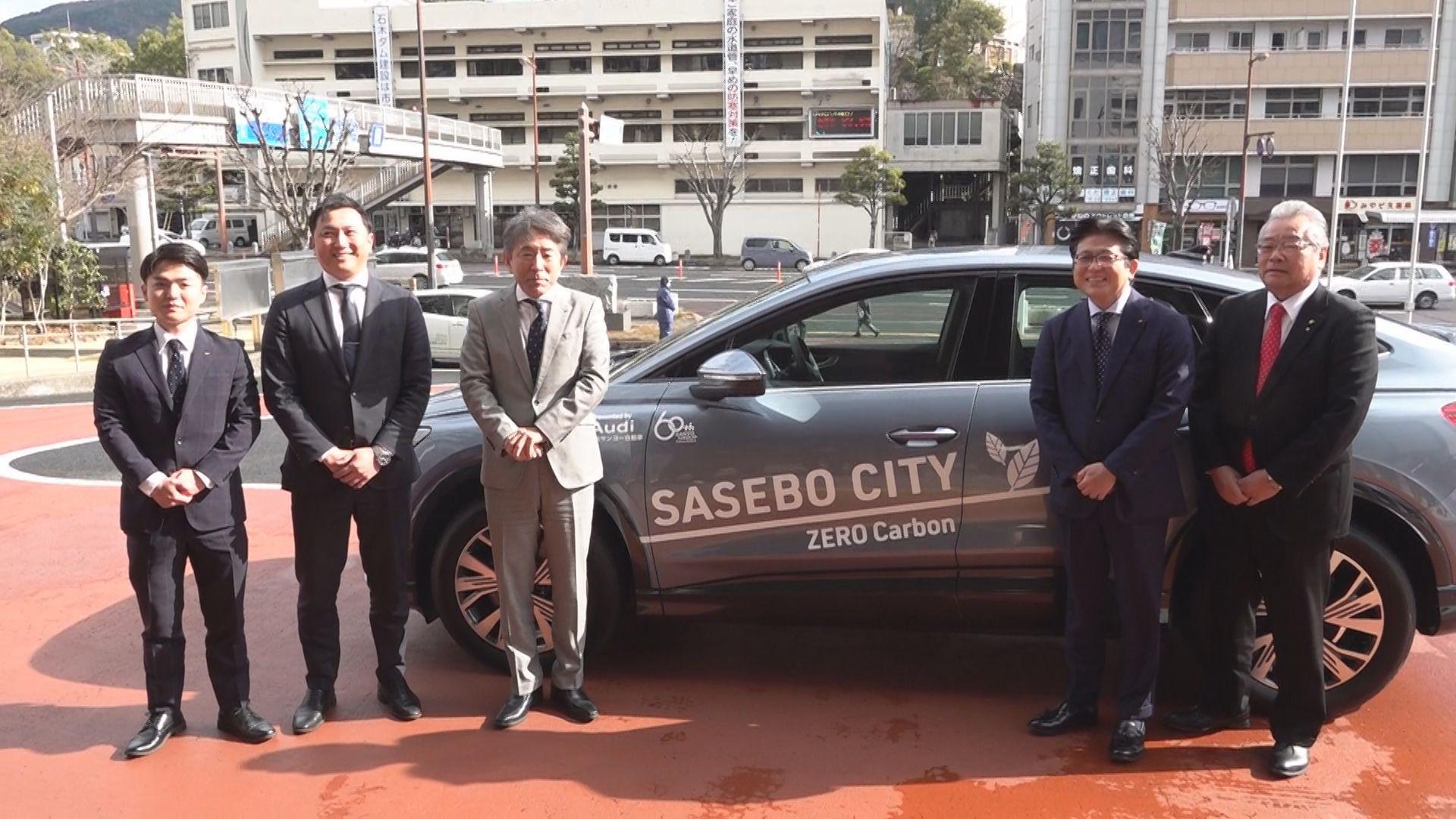 創業60年の自動車販売会社が高級電気自動車を佐世保市に寄贈