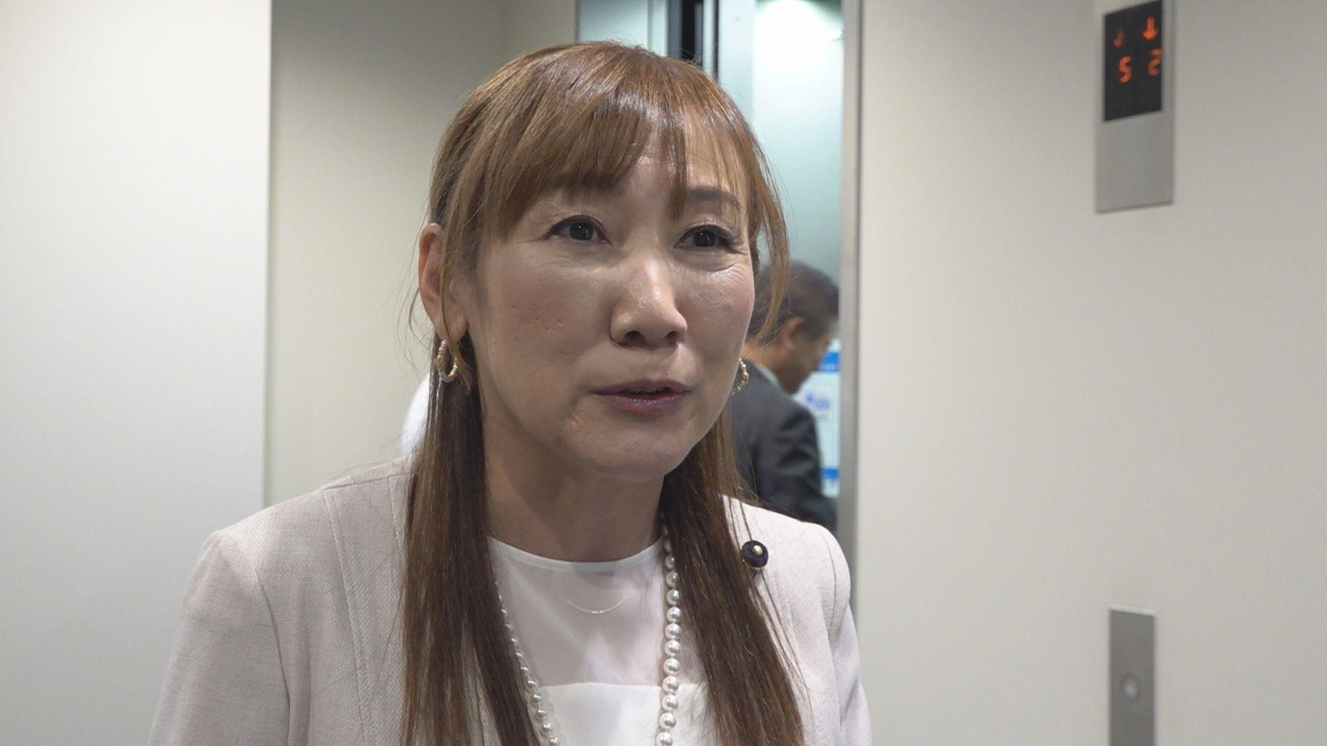 江真奈美県議が議会運営委員長の辞任届提出