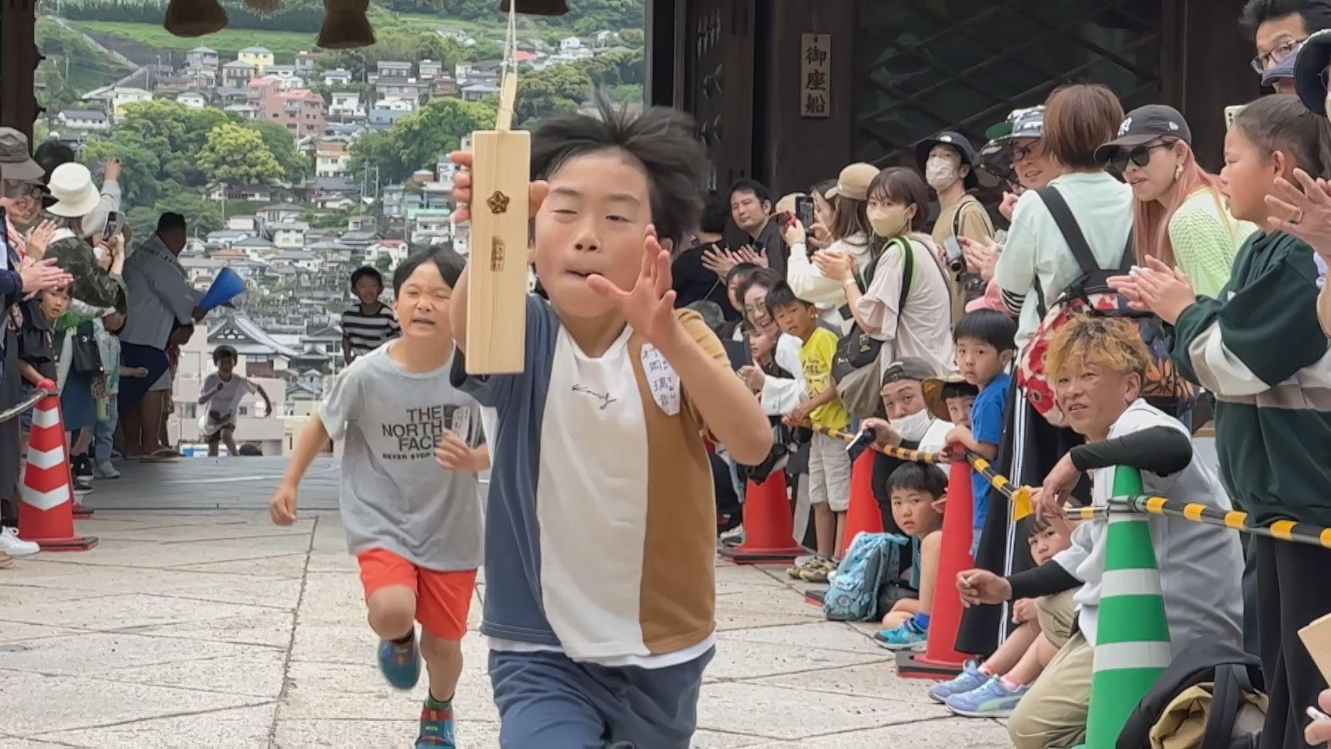 【長崎】泣いて笑って「長坂のぼり大会」 長崎市諏訪神社で５年ぶり通常開催　約５００人が出場し大奮闘