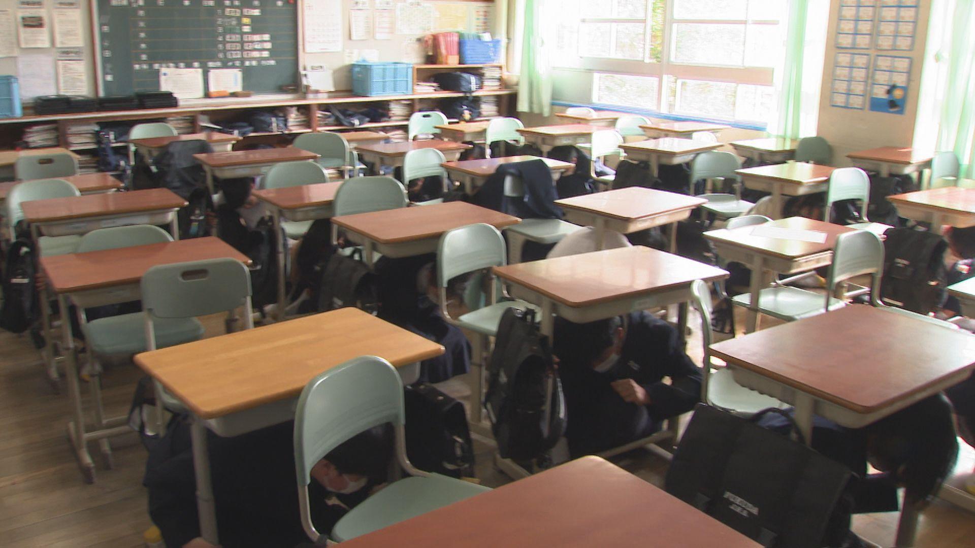 地域連携で命を守る 中学生と園児が合同で地震・津波避難訓練