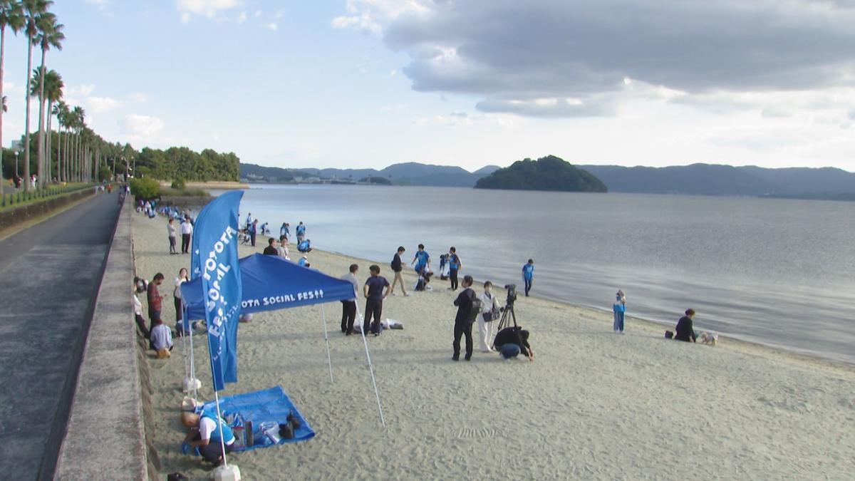 【長崎】ガラスの砂浜を清掃　きれいな海を未来に残す”トヨタソーシャルフェス”