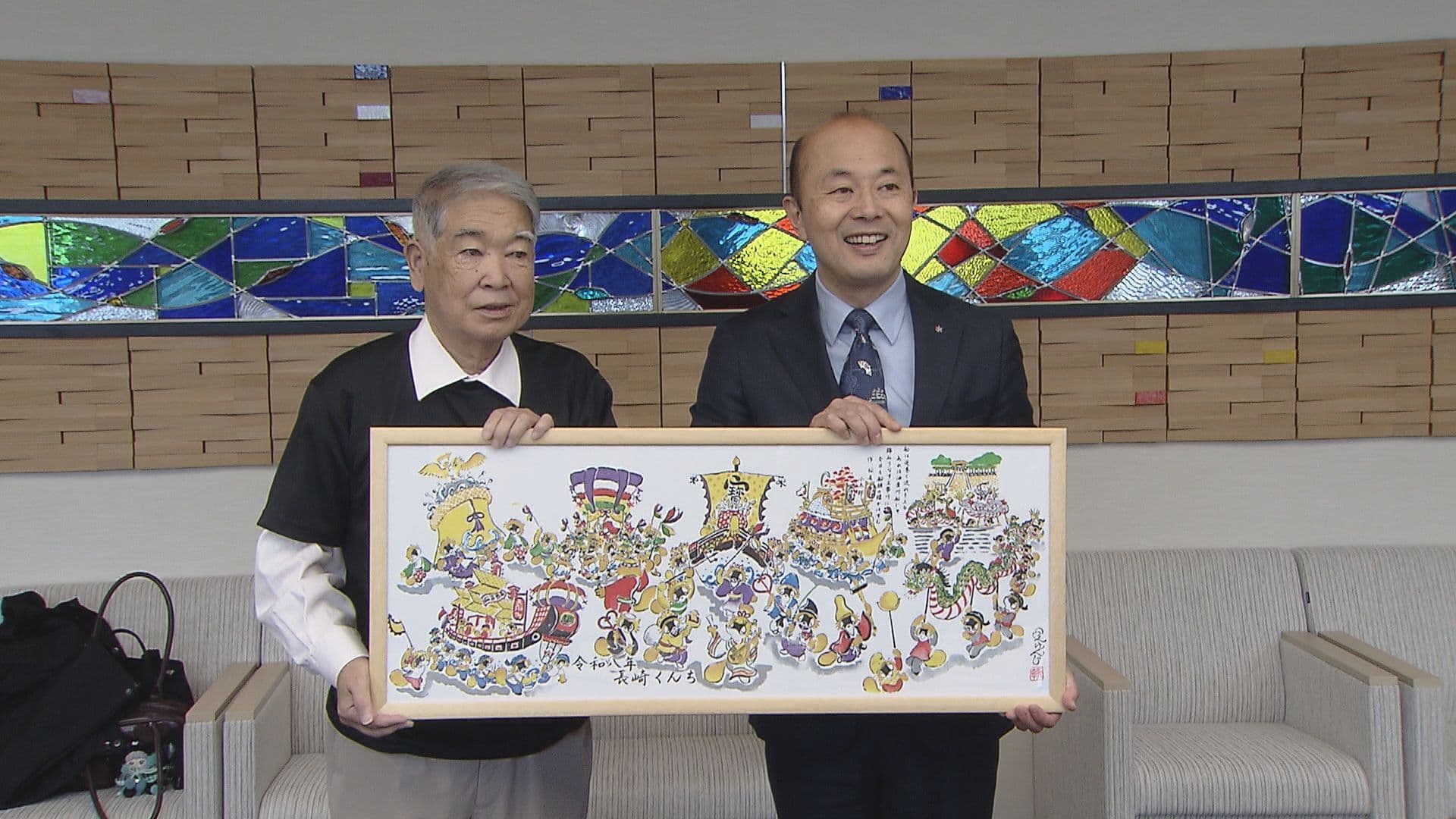 長崎くんちを「たぬき絵」で表現した手ぬぐいお披露目 来月発売